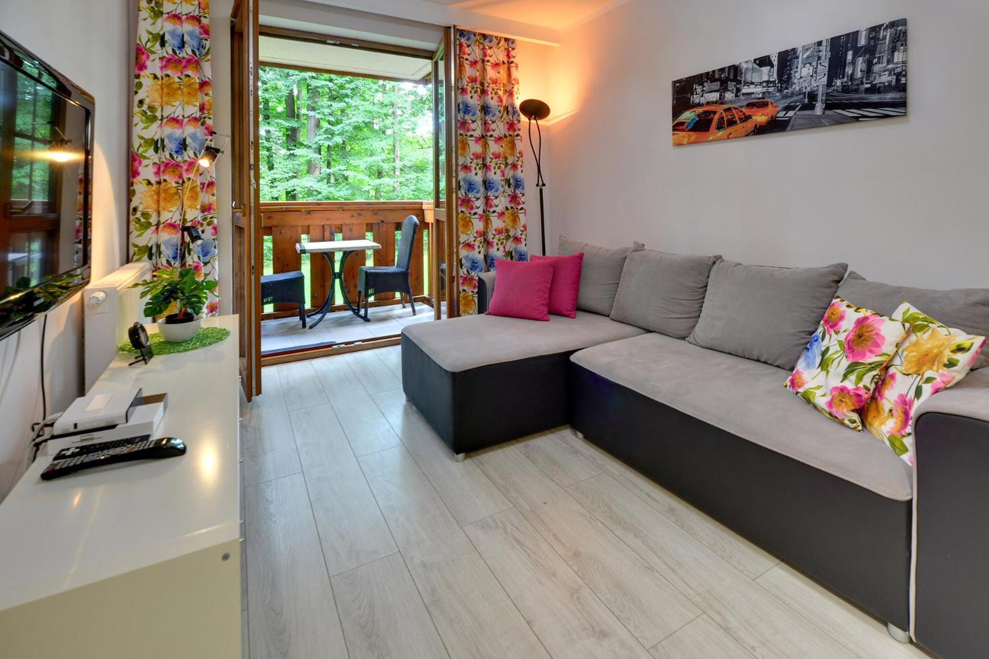 Eleganckie i Stylowe Apartamenty Sun Seasons 24 w Karpaczu z Parkingiem by Noclegi Renters view 2