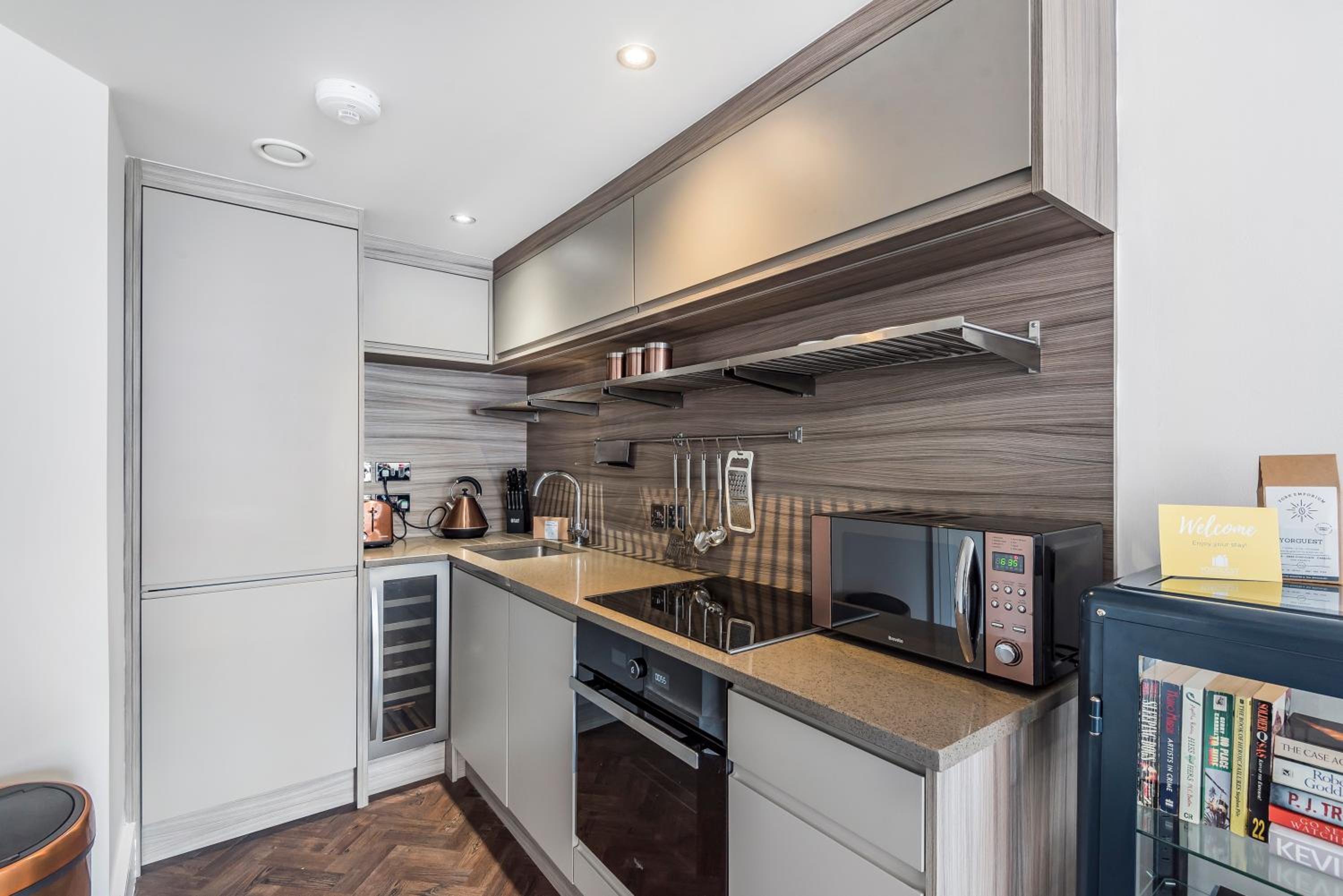 Chic one bed apartment- City Living in converted Cocoa Warehouse York PARKING view 5
