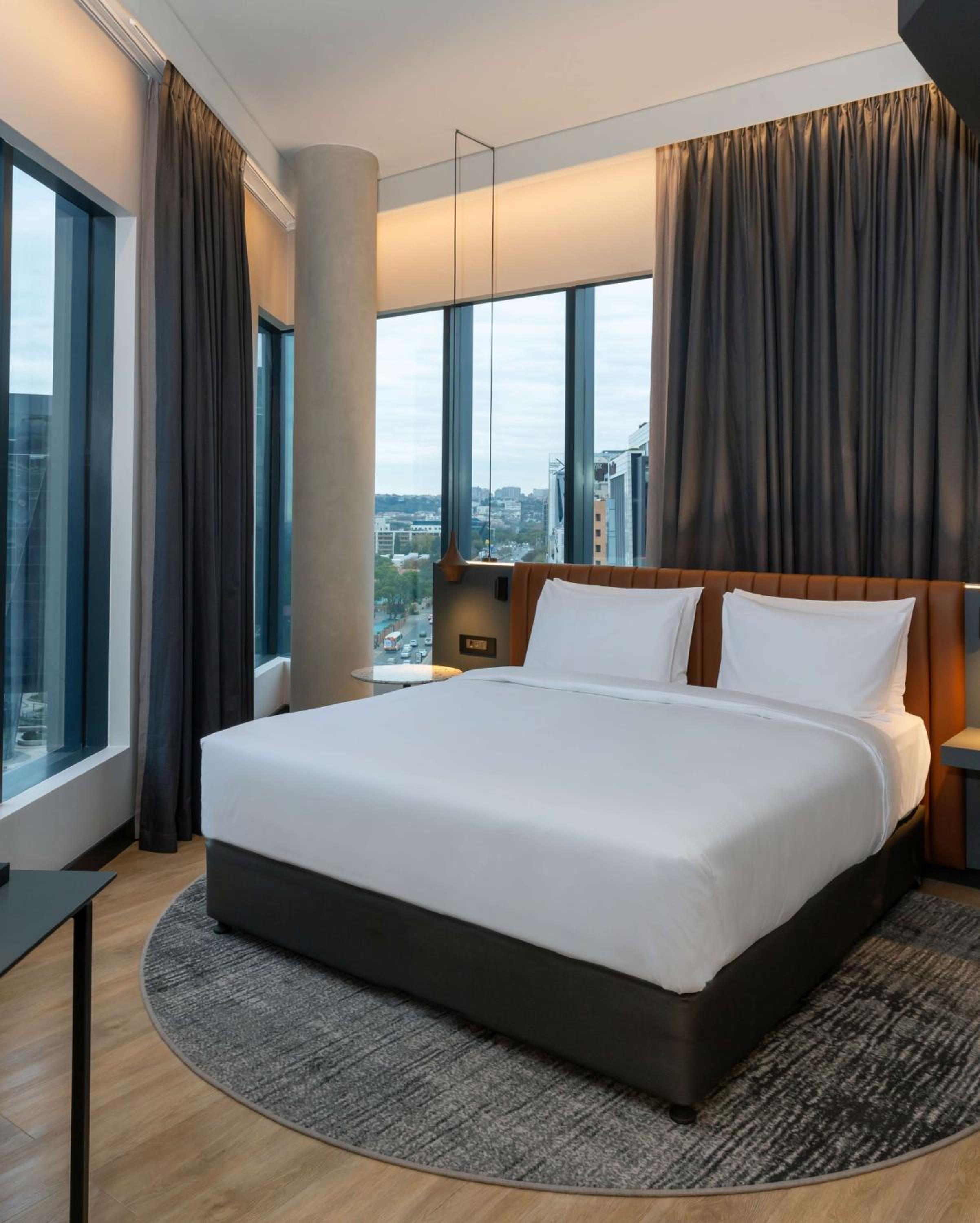 Johannesburg Vacations - Radisson RED Hotel Johannesburg Rosebank - Property Image 13