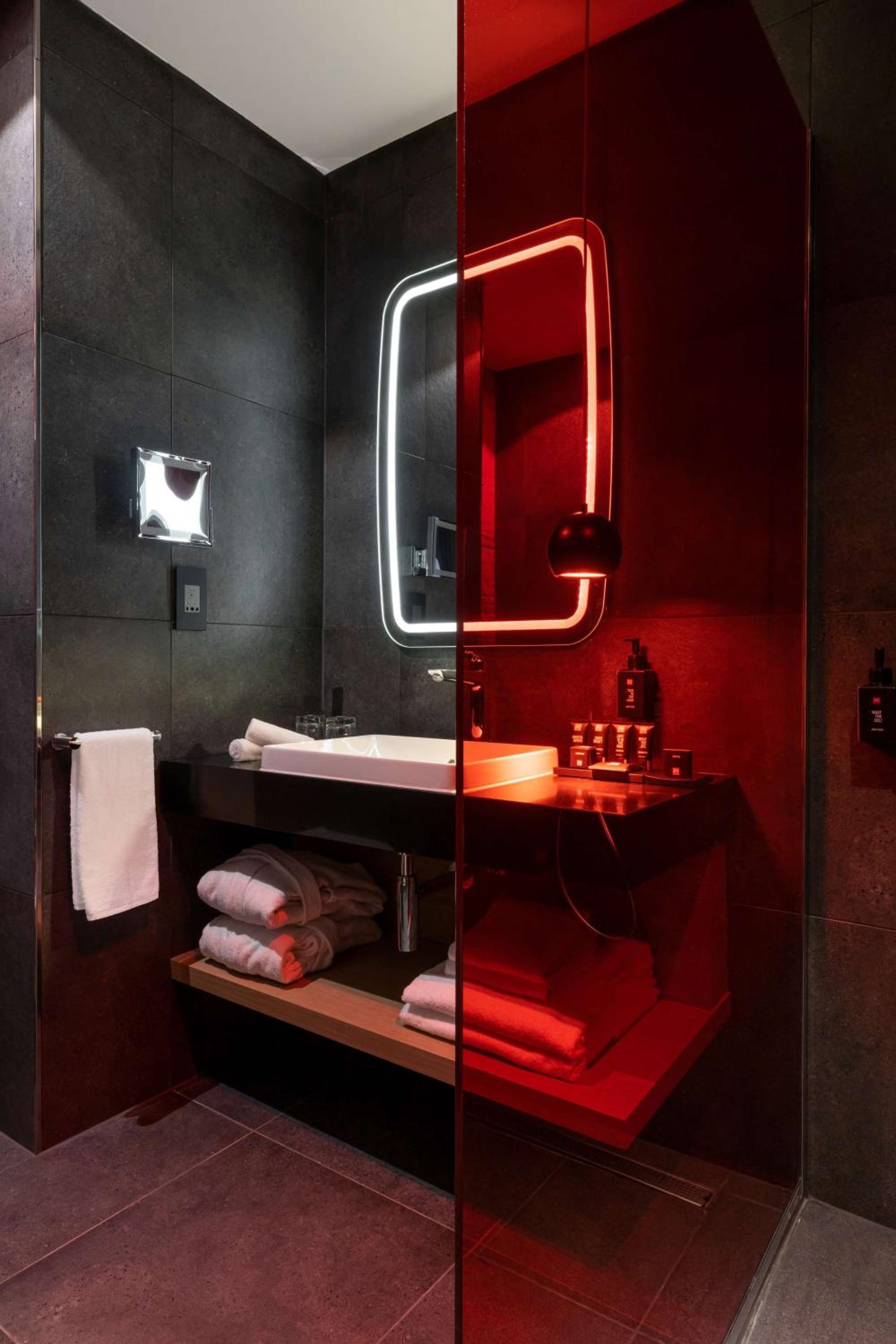 Johannesburg Vacations - Radisson RED Hotel Johannesburg Rosebank - Property Image 7