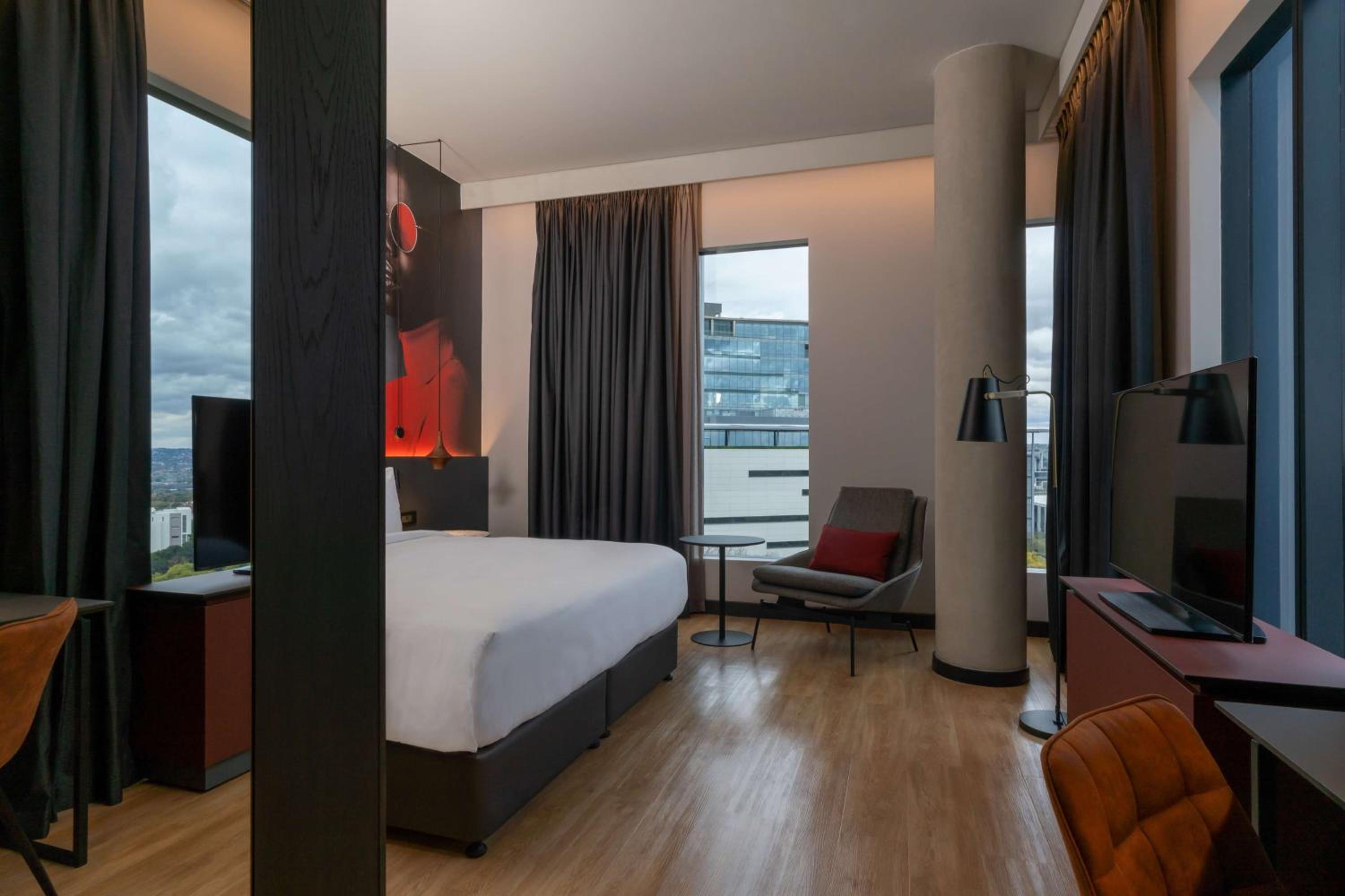 Johannesburg Vacations - Radisson RED Hotel Johannesburg Rosebank - Property Image 56