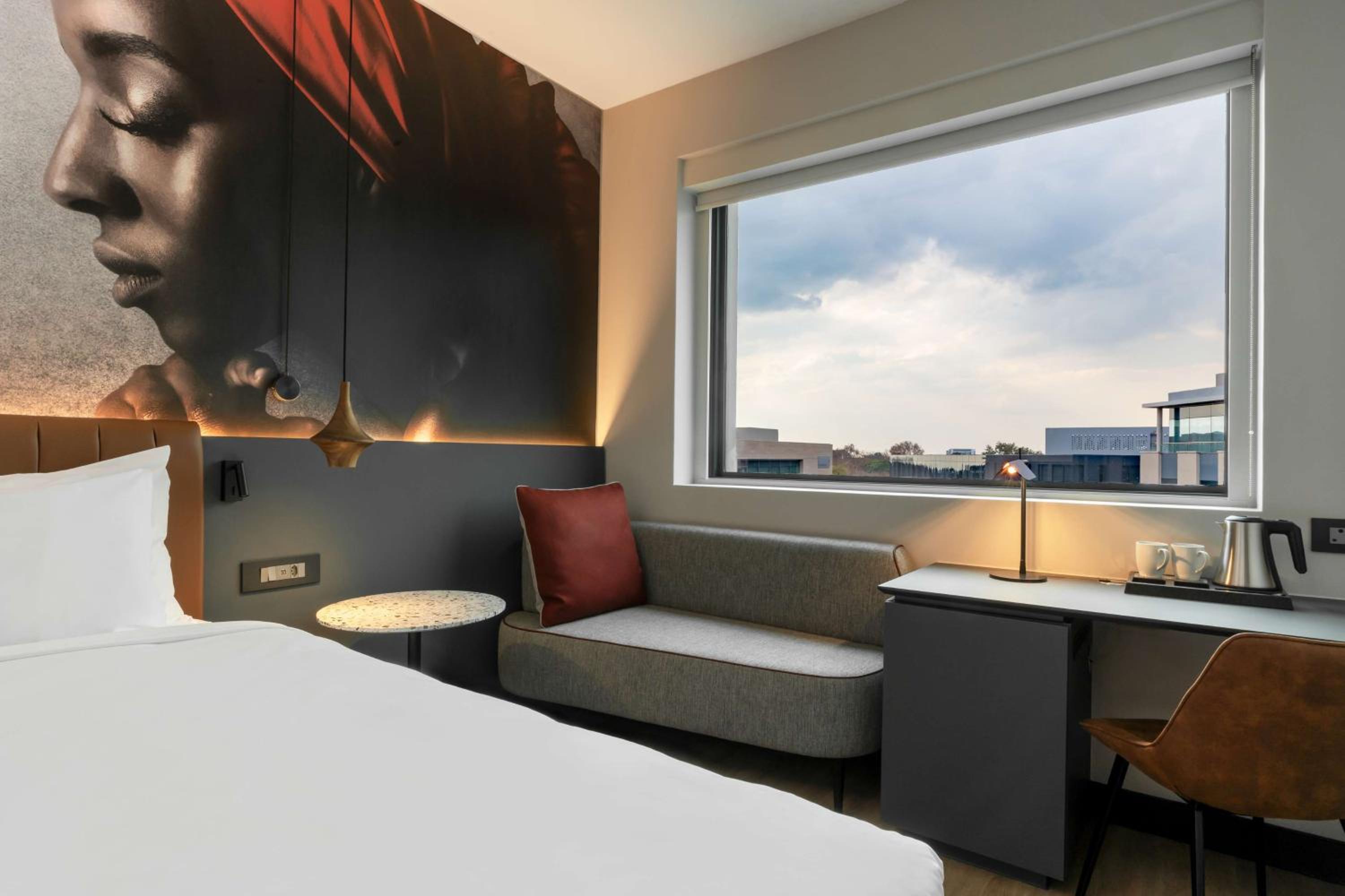 Johannesburg Vacations - Radisson RED Hotel Johannesburg Rosebank - Property Image 60