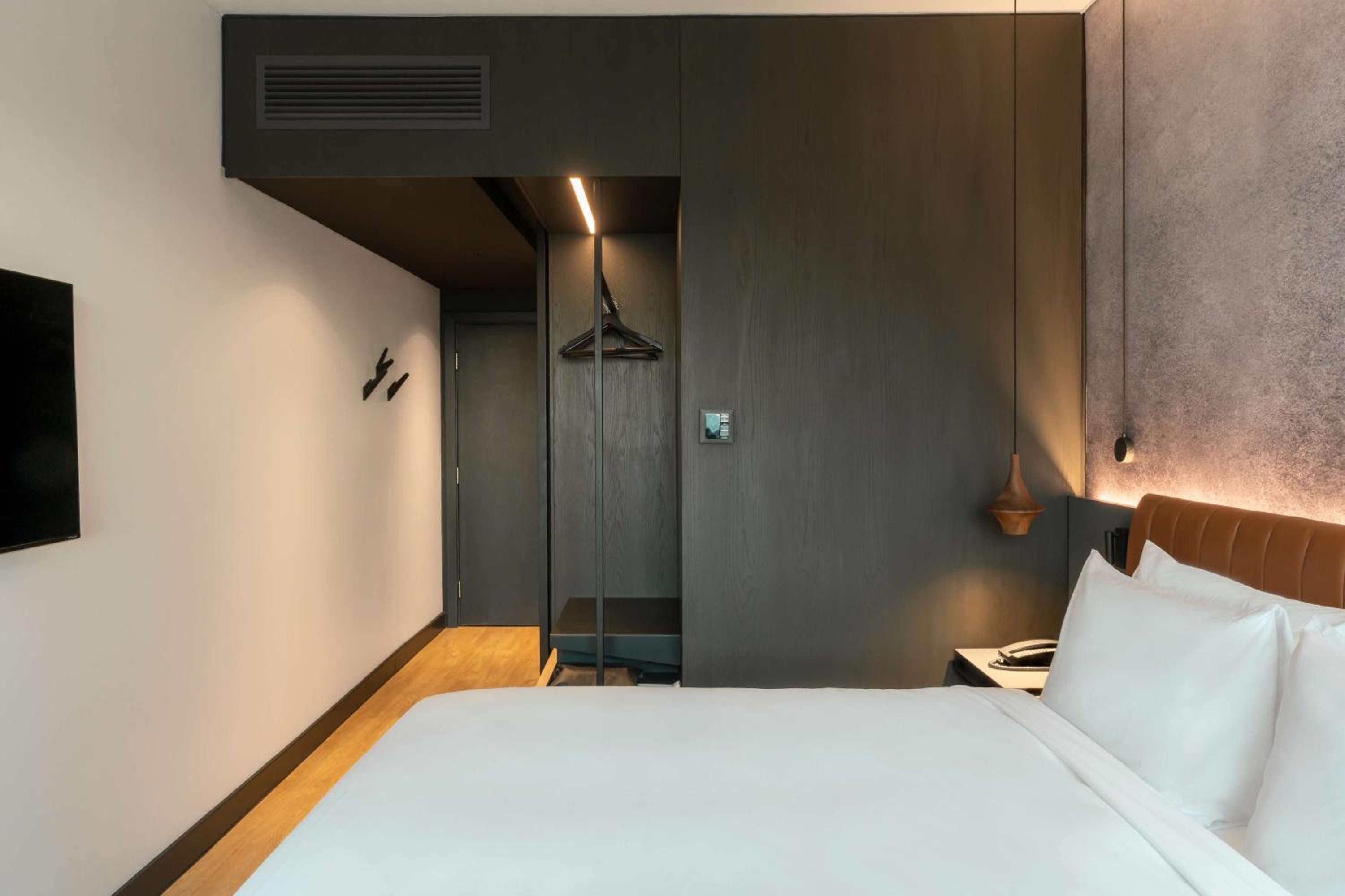 Johannesburg Vacations - Radisson RED Hotel Johannesburg Rosebank - Property Image 3