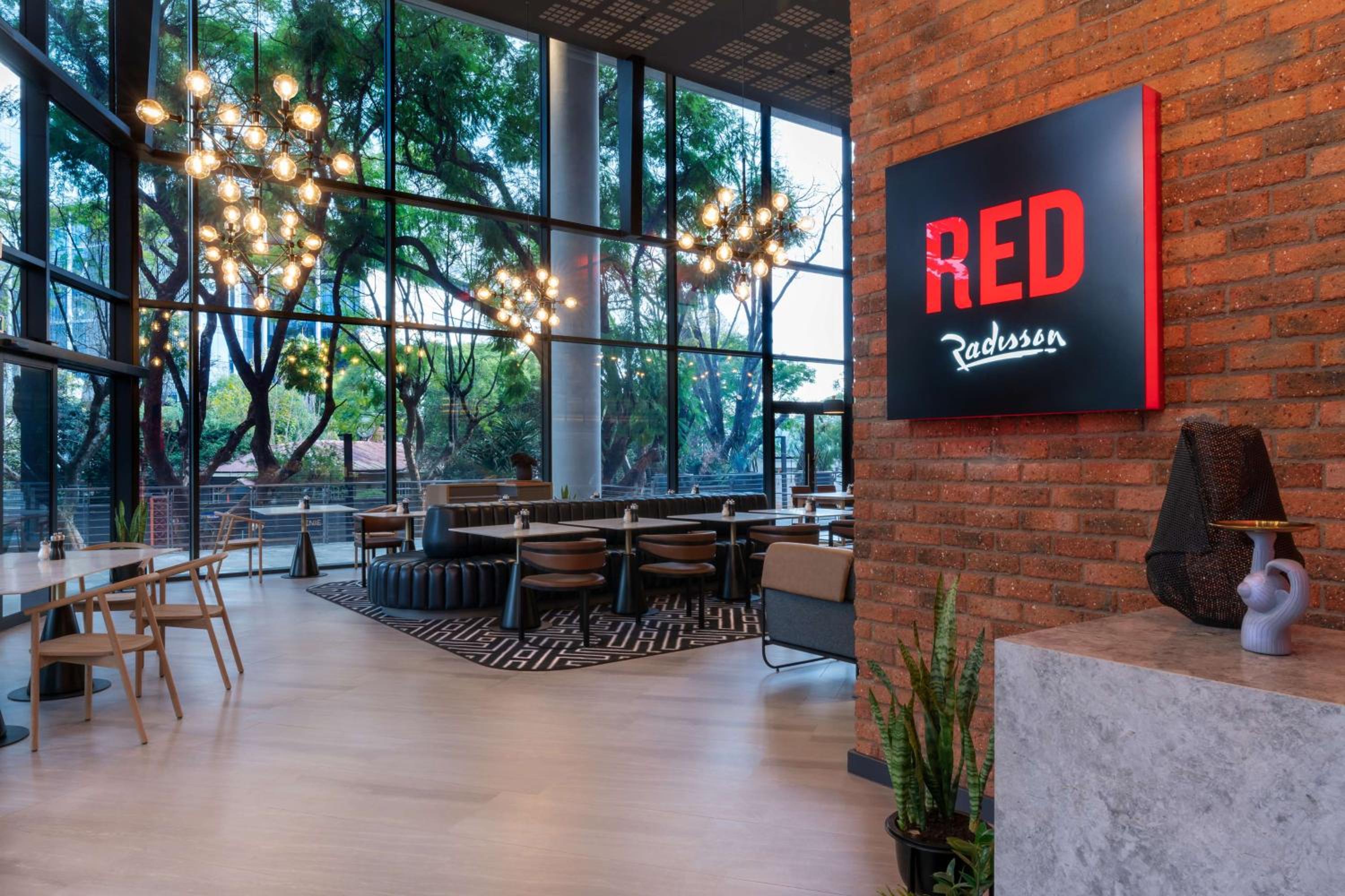 Johannesburg Vacations - Radisson RED Hotel Johannesburg Rosebank - Property Image 37