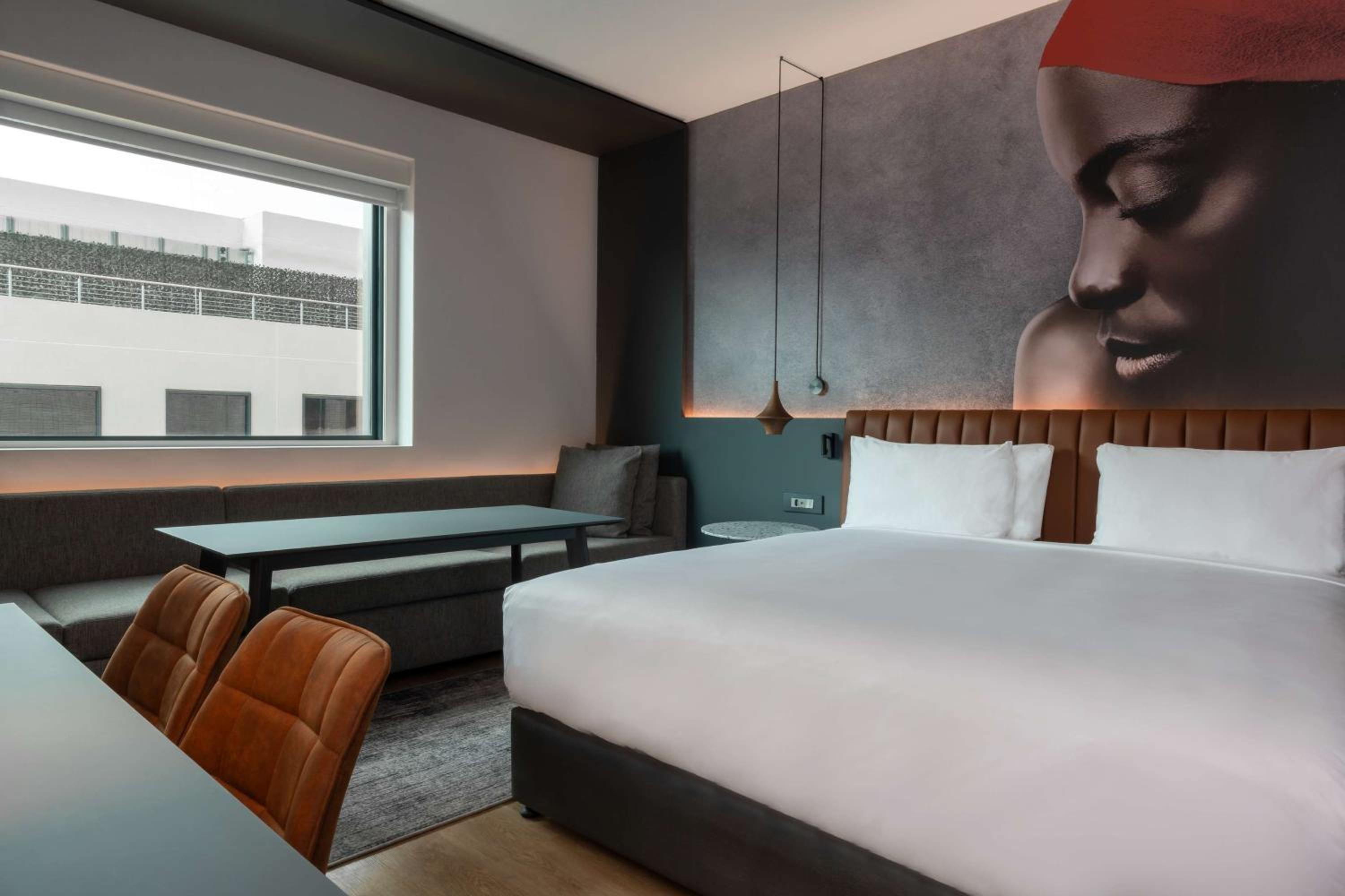 Johannesburg Vacations - Radisson RED Hotel Johannesburg Rosebank - Property Image 5