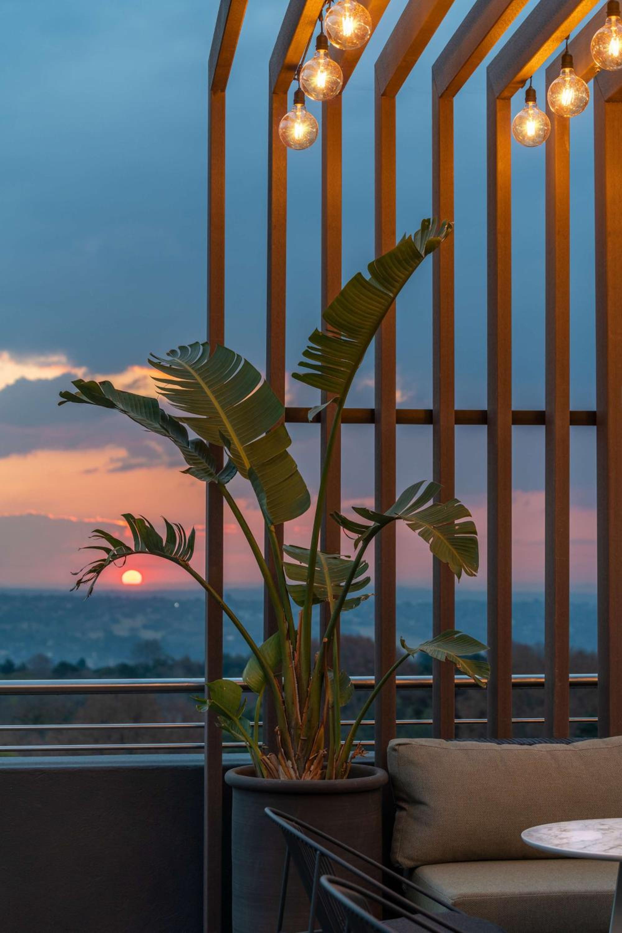 Johannesburg Vacations - Radisson RED Hotel Johannesburg Rosebank - Property Image 72