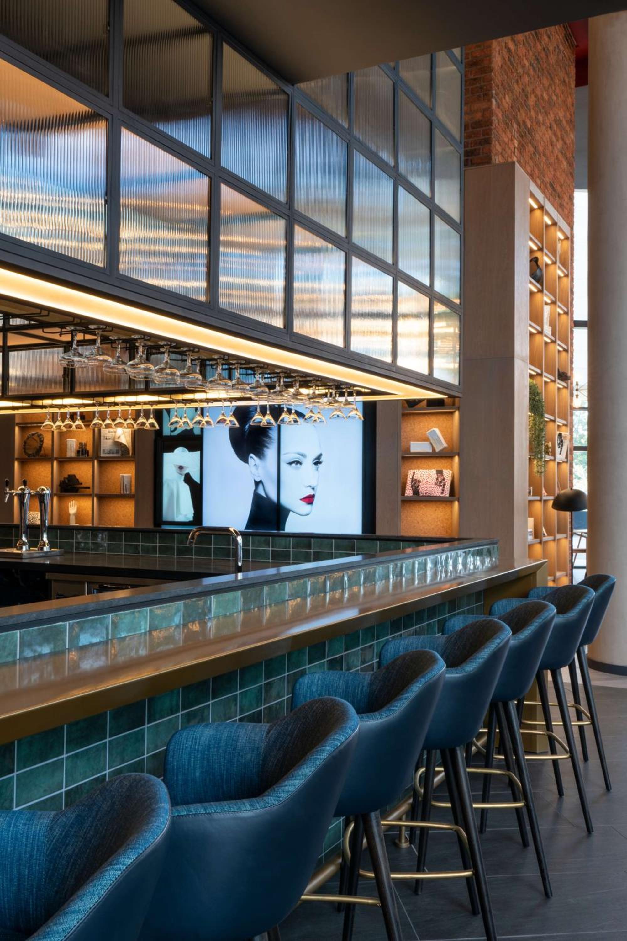Johannesburg Vacations - Radisson RED Hotel Johannesburg Rosebank - Property Image 46