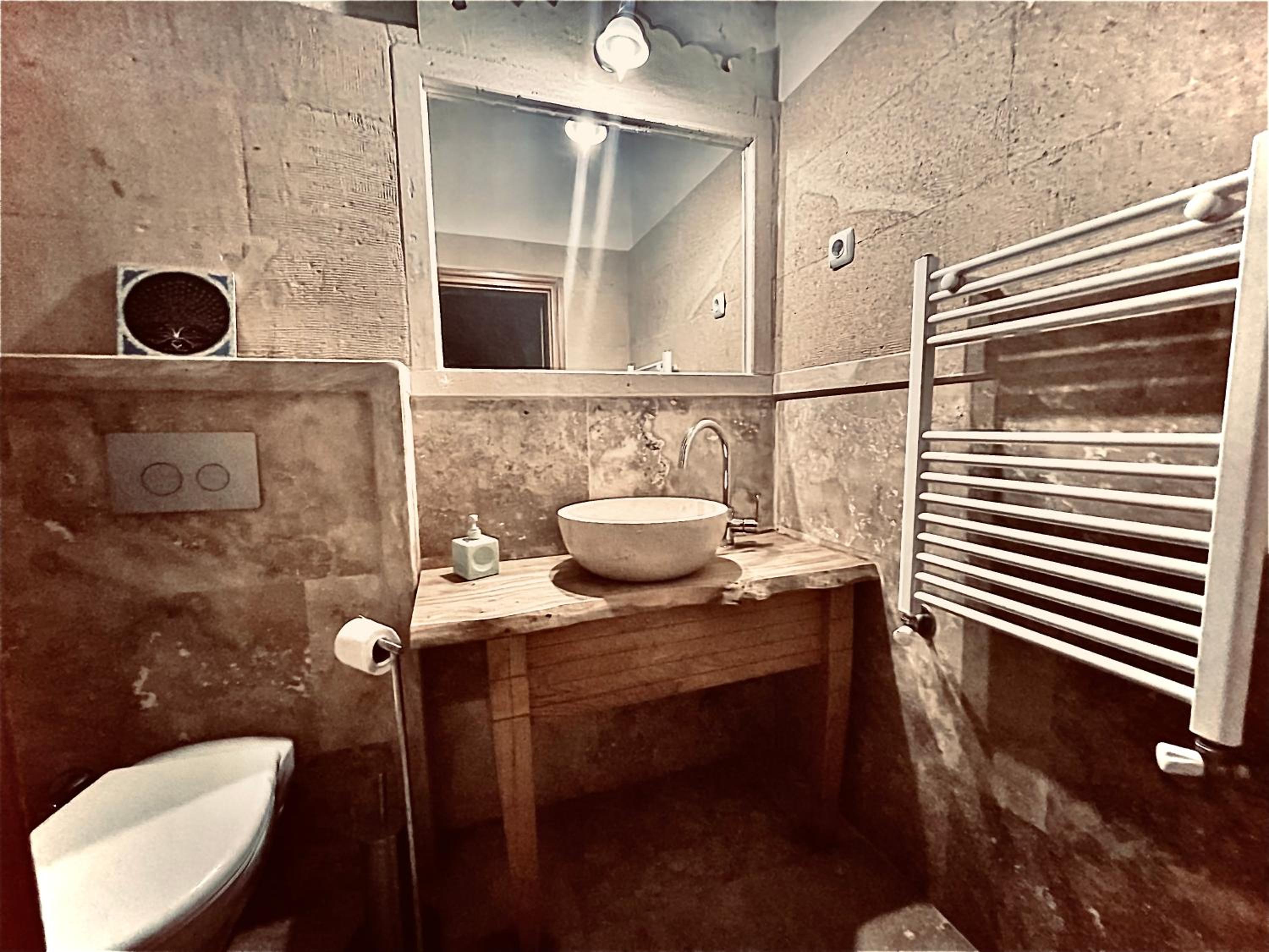 Anatolia Raymonde Cave House