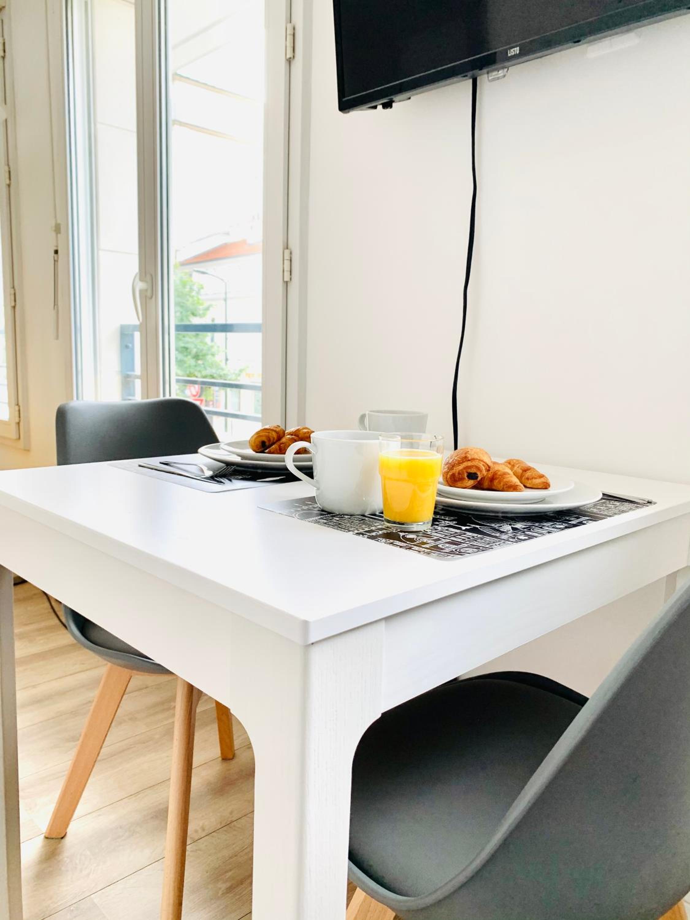 Beautiful studio located south of Paris view 5