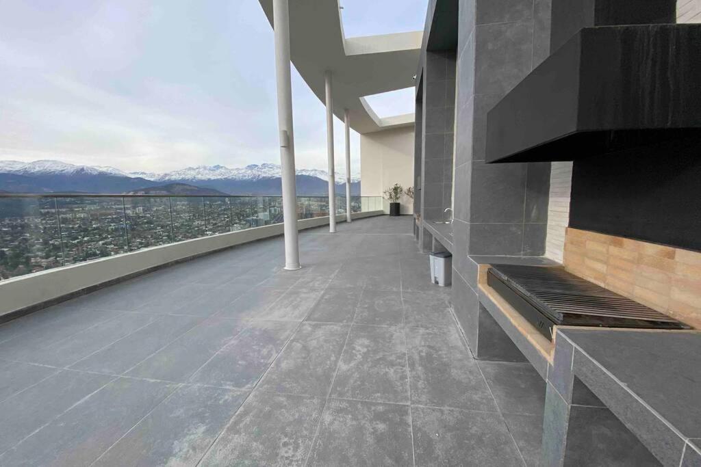 Departamento de lujo en suite, en el piso 38, Las Condes, costado de parques y malls