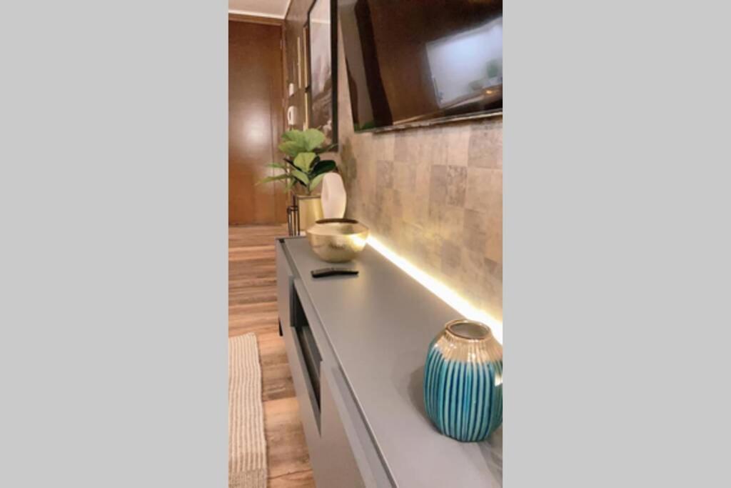 Departamento de lujo en suite, en el piso 38, Las Condes, costado de parques y malls