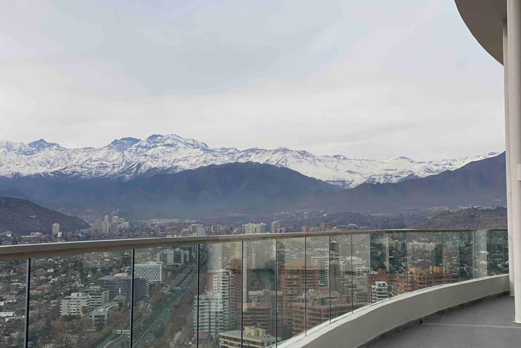 Departamento de lujo en suite, en el piso 38, Las Condes, costado de parques y malls