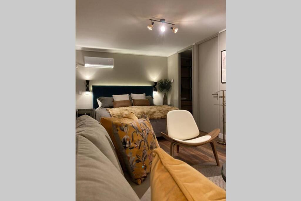 Departamento de lujo en suite, en el piso 38, Las Condes, costado de parques y malls