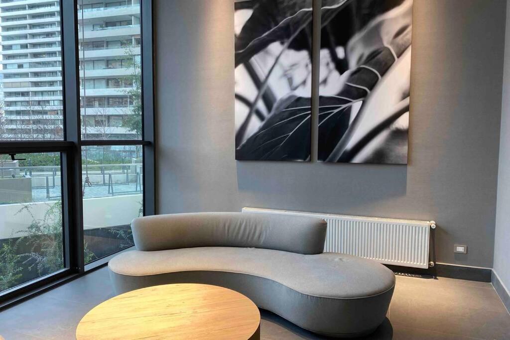 Departamento de lujo en suite, en el piso 38, Las Condes, costado de parques y malls