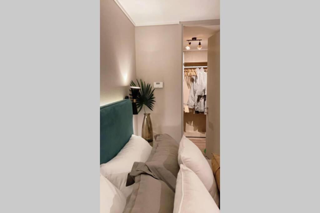 Departamento de lujo en suite, en el piso 38, Las Condes, costado de parques y malls