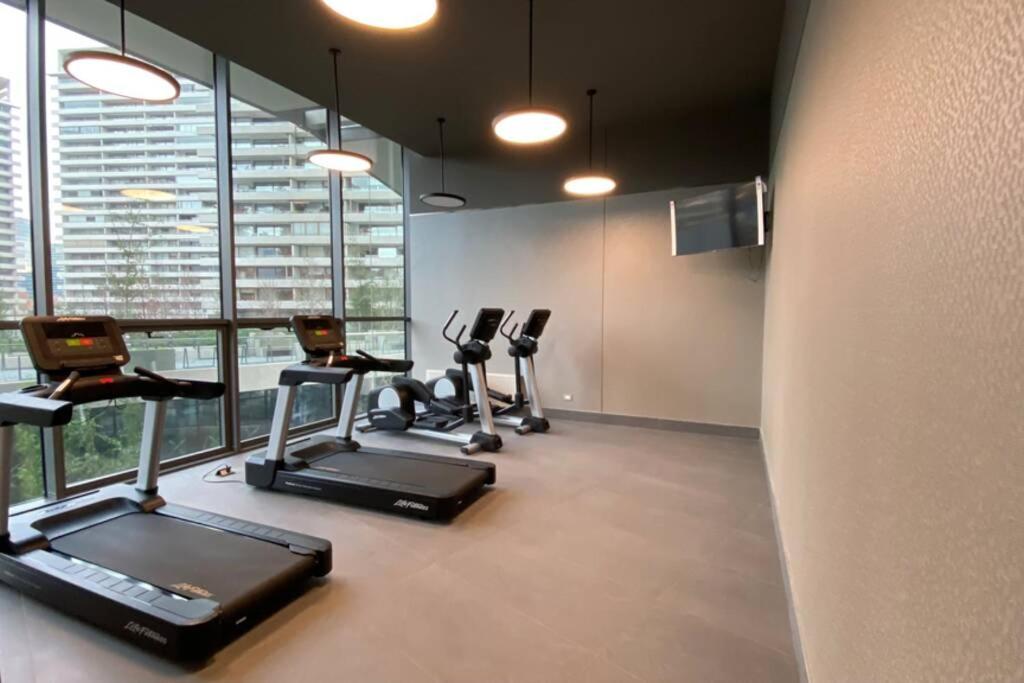Departamento de lujo en suite, en el piso 38, Las Condes, costado de parques y malls