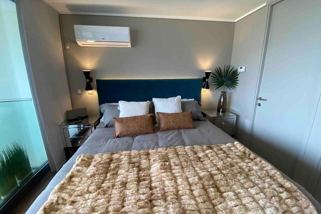Departamento de lujo en suite, en el piso 38, Las Condes, costado de parques y malls