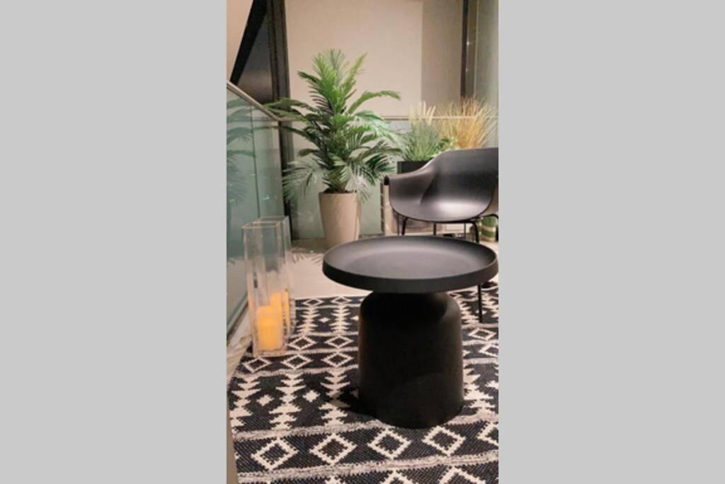 Departamento de lujo en suite, en el piso 38, Las Condes, costado de parques y malls
