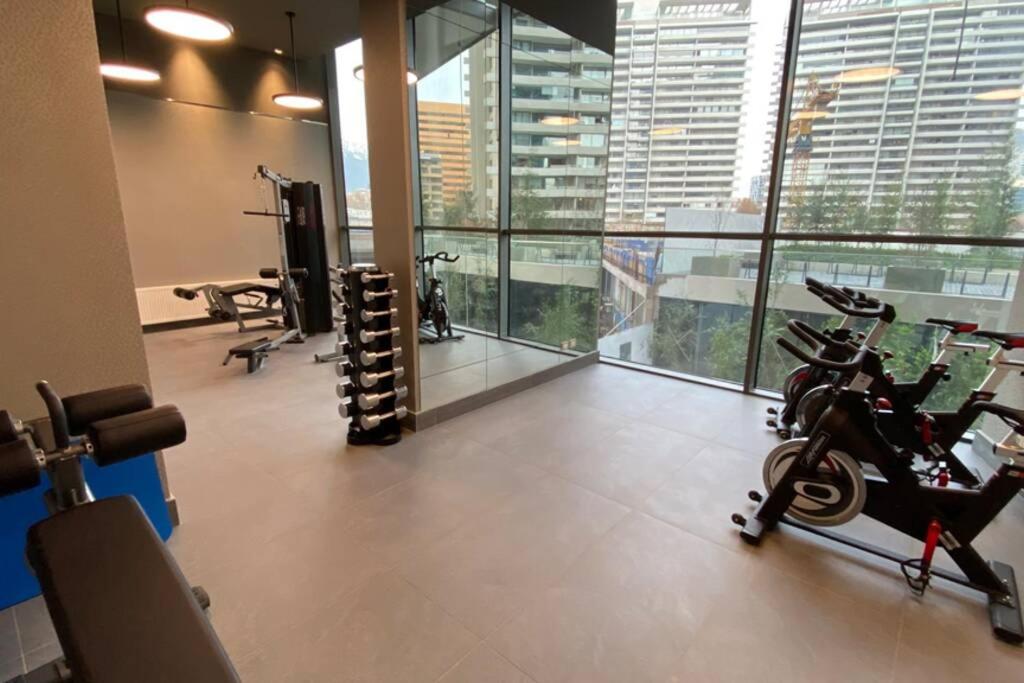 Departamento de lujo en suite, en el piso 38, Las Condes, costado de parques y malls