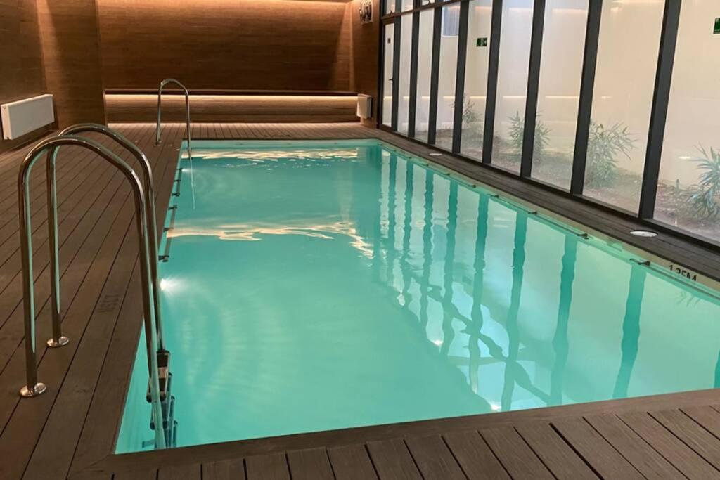 Departamento de lujo en suite, en el piso 38, Las Condes, costado de parques y malls