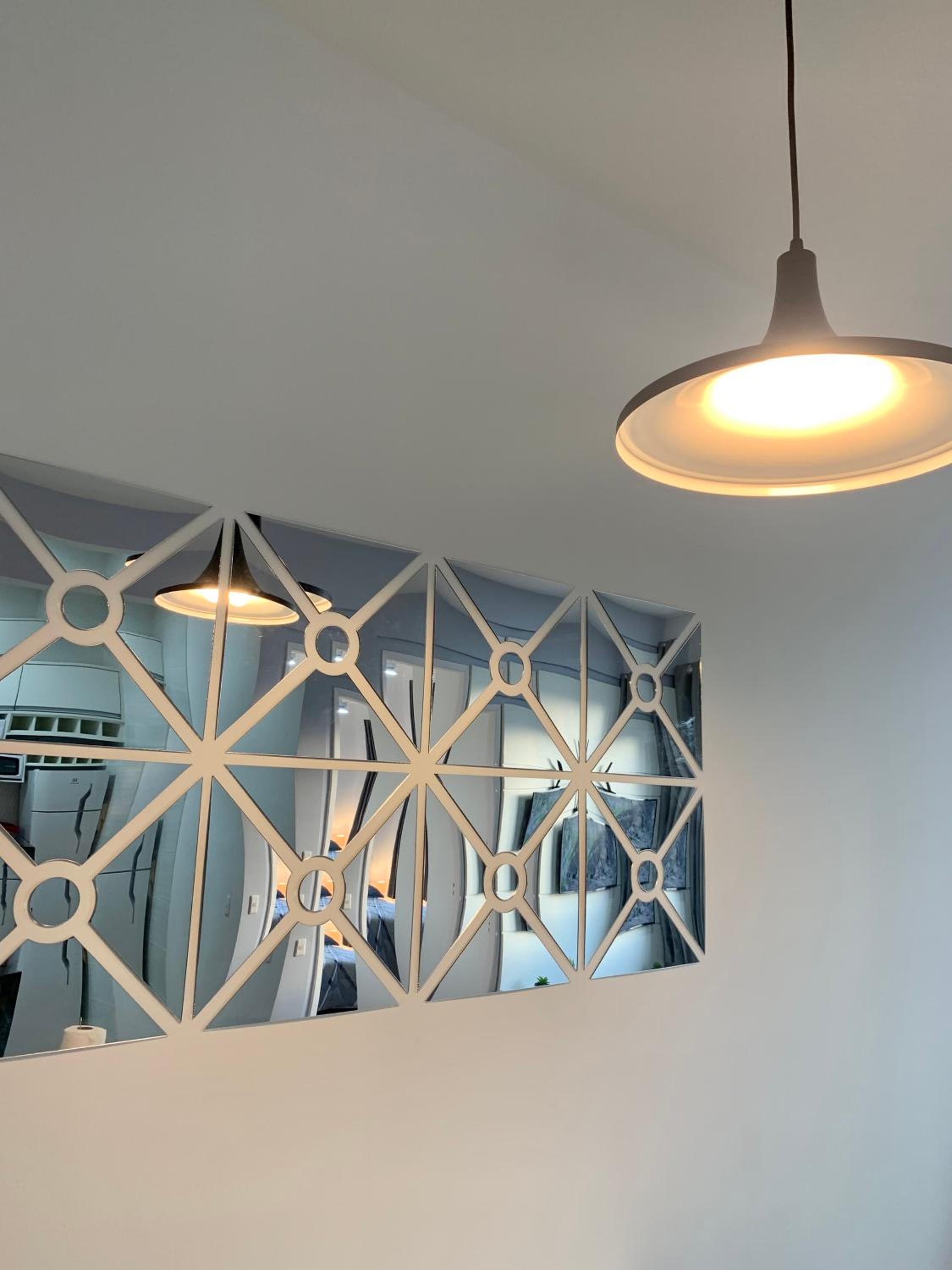 707- Apartamento Encantador, amplo e decorado, quarto, sala, cozinha, mobiliario moderno, cozinha completa com utensílios , Excelente vista da cidade e loc