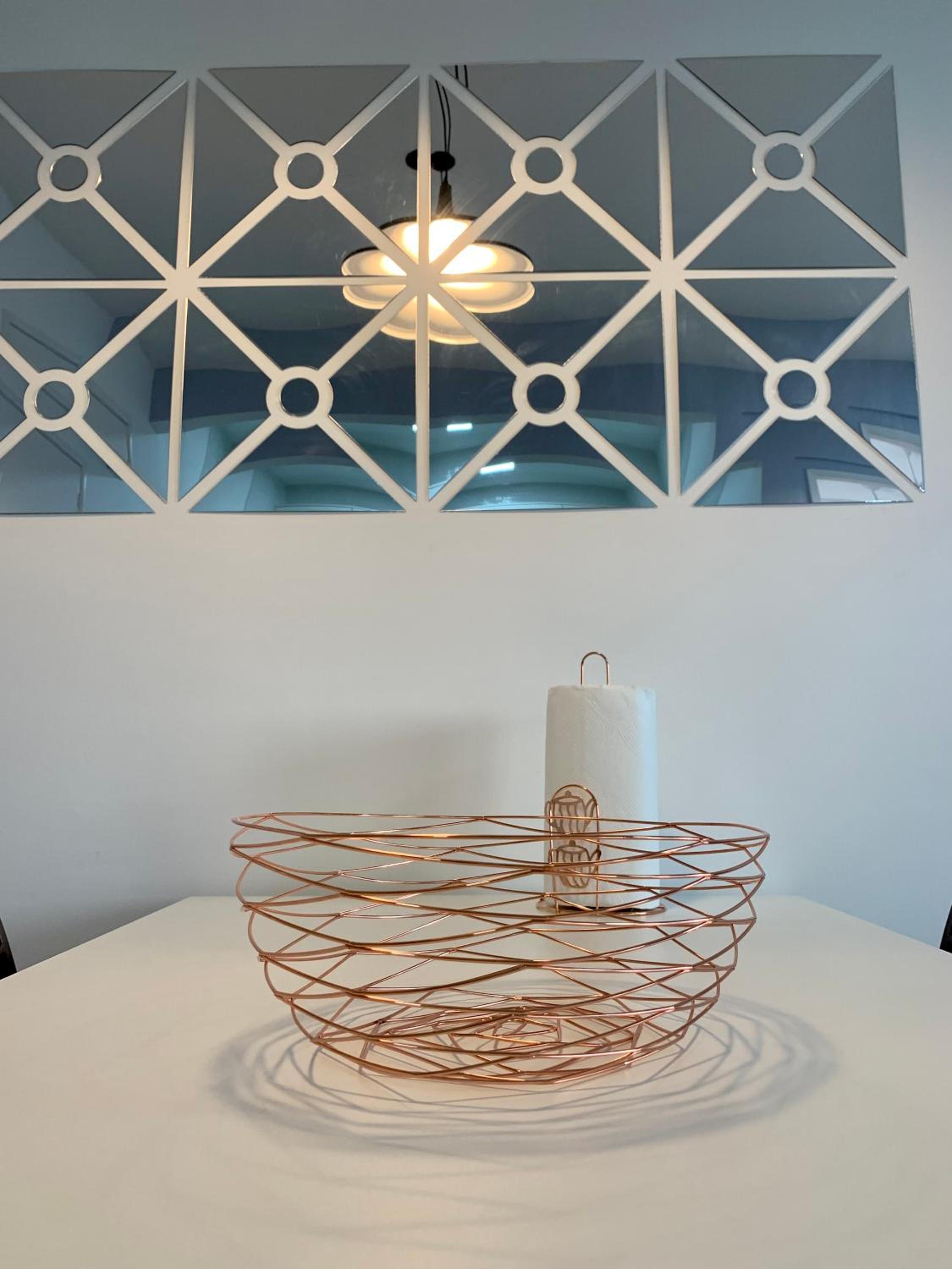 707- Apartamento Encantador, amplo e decorado, quarto, sala, cozinha, mobiliario moderno, cozinha completa com utensílios , Excelente vista da cidade e loc