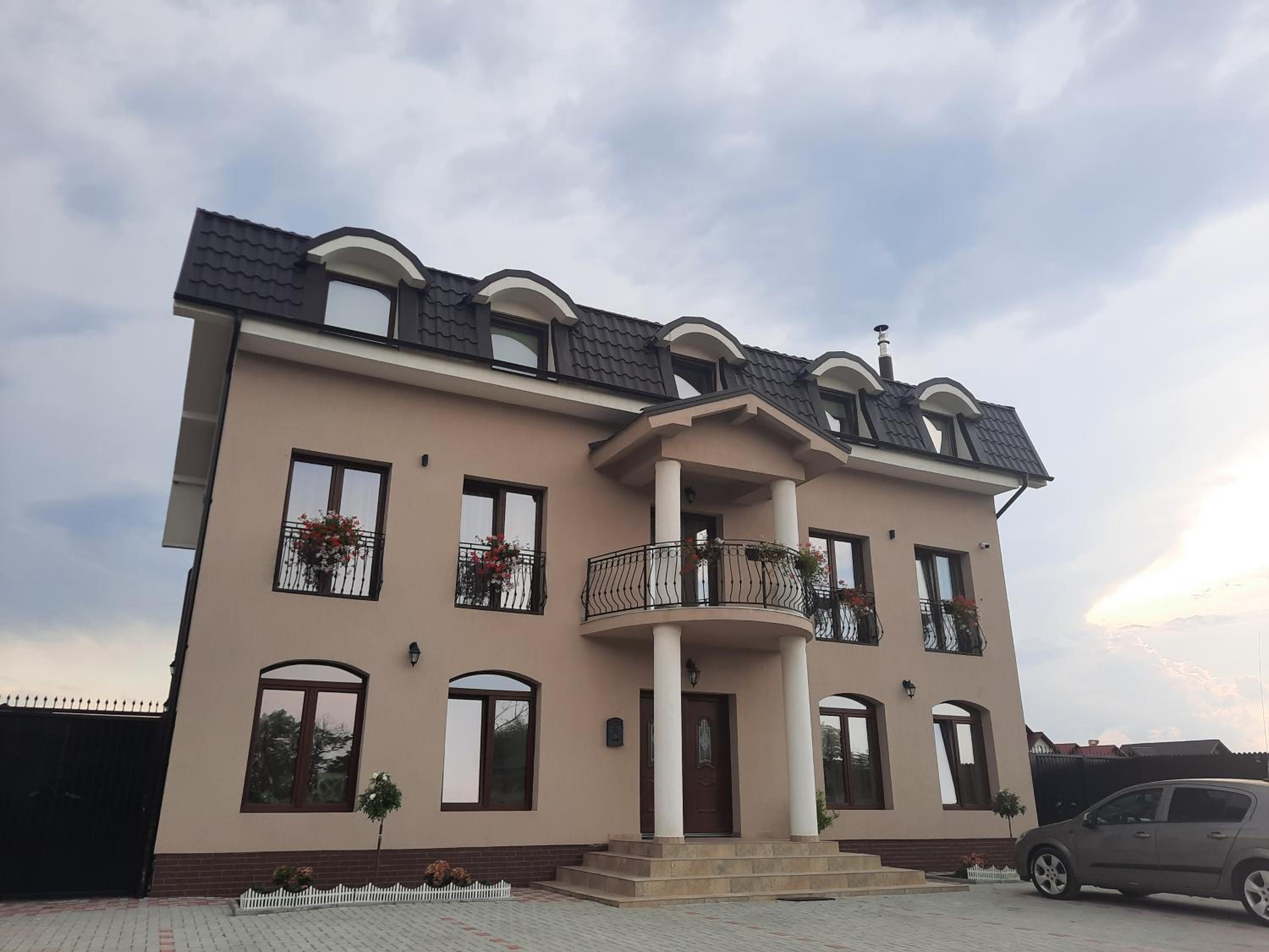 AristoCat Hotels Rasnov view 4