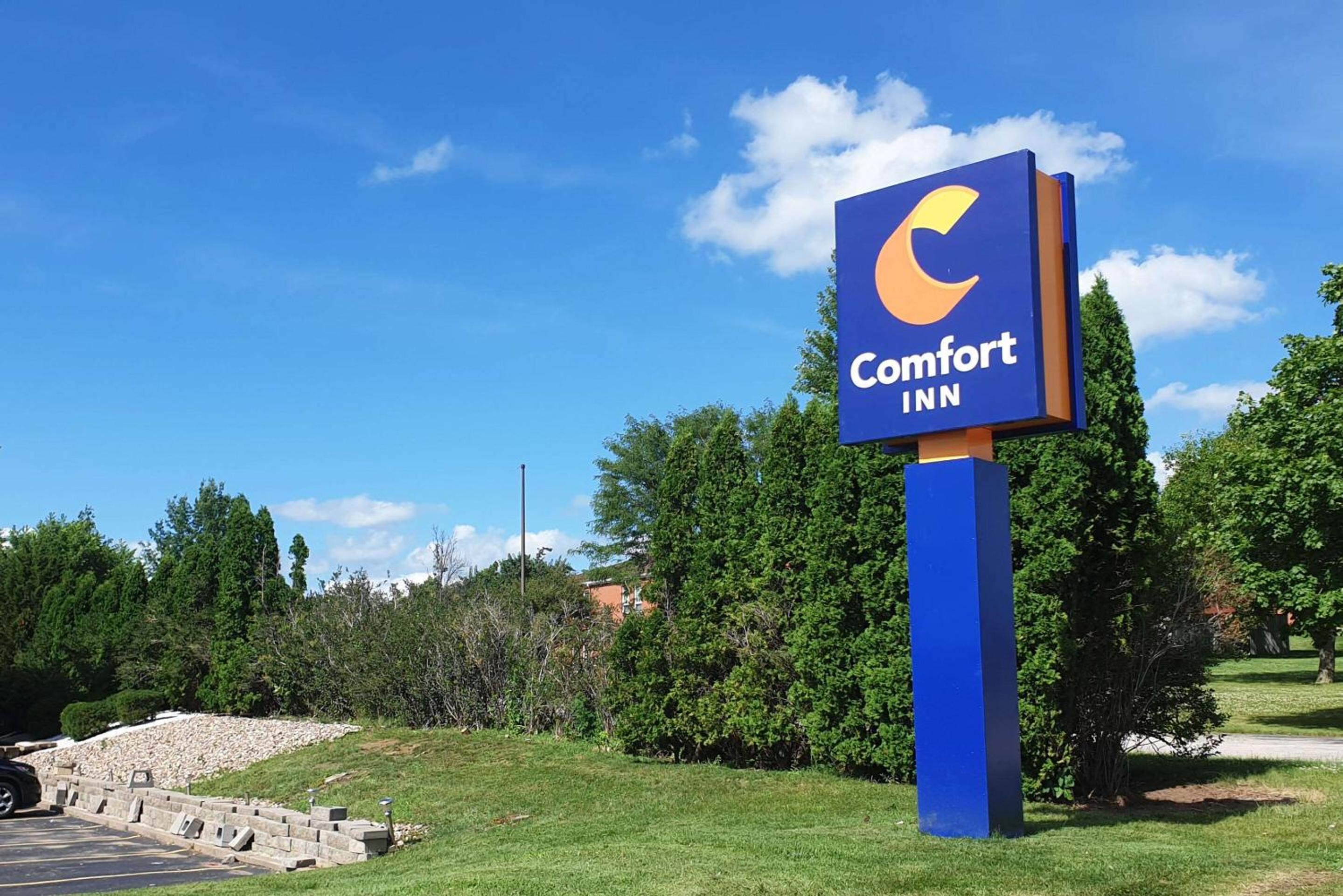 Comfort Inn Muscatine near Hwy 61 view 3