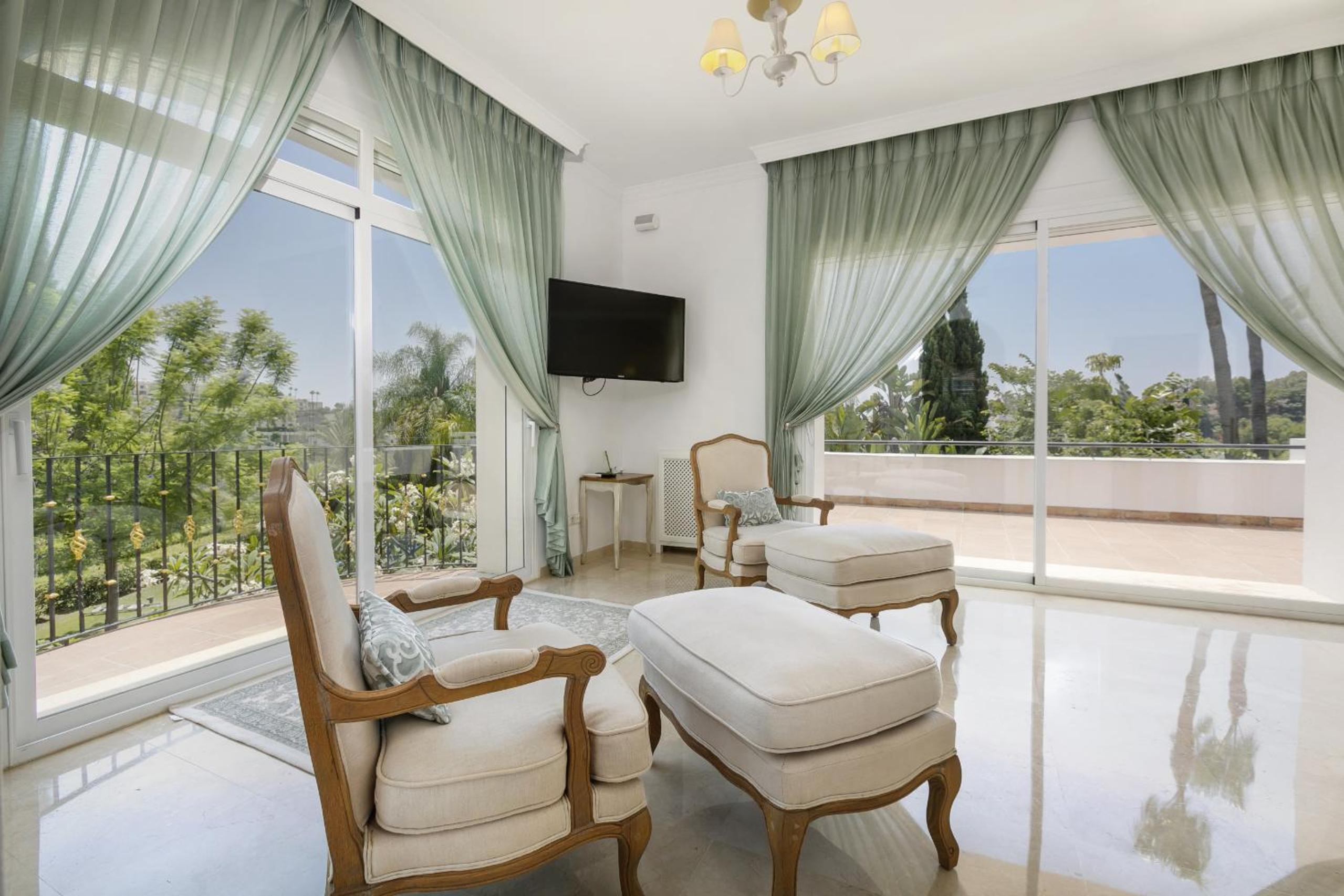 Villa La Quinta 5 Bedroom Villa with Heated Pool by Finest Rentals view 5
