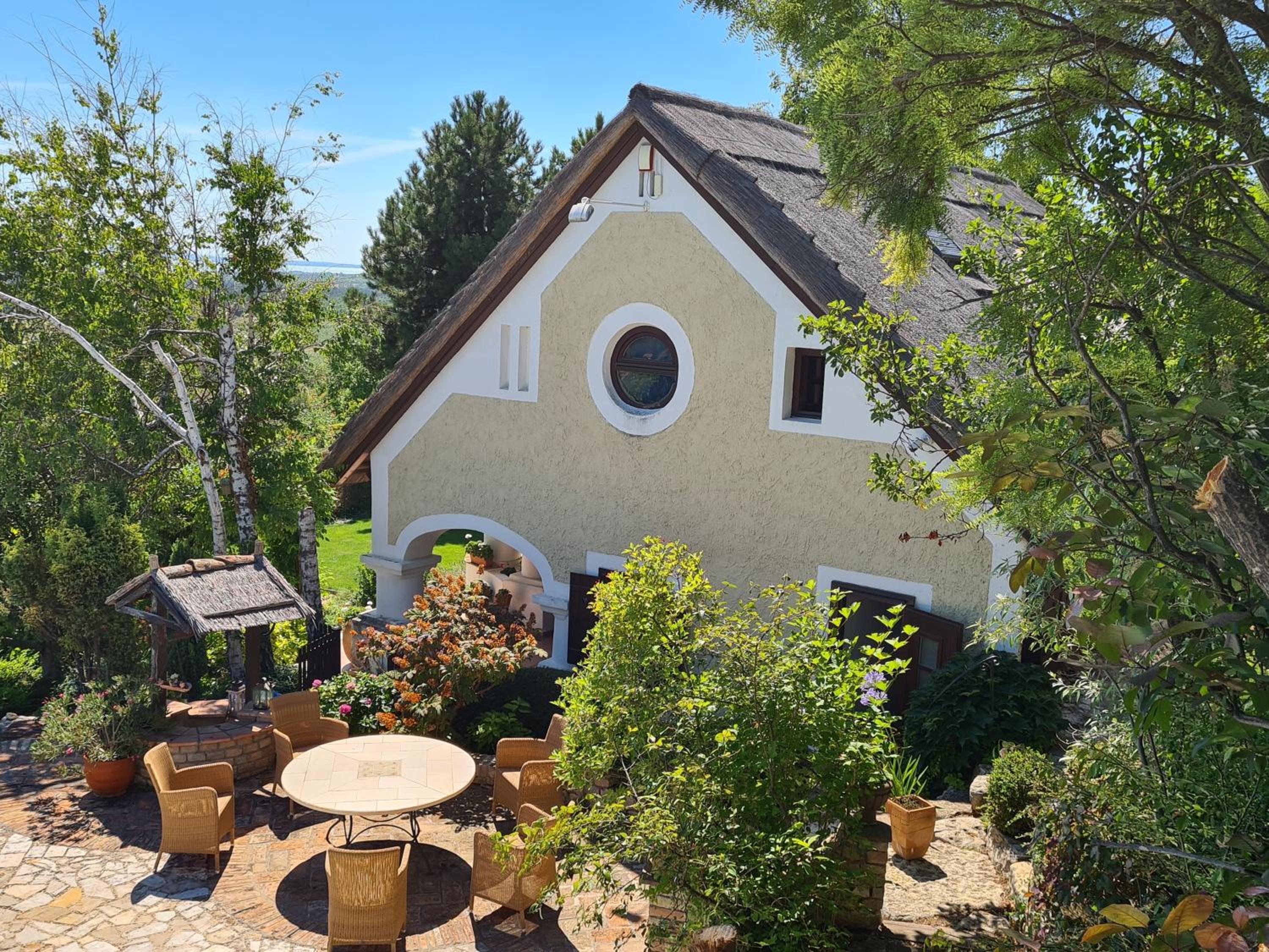 Panorama Pool Residence view 3