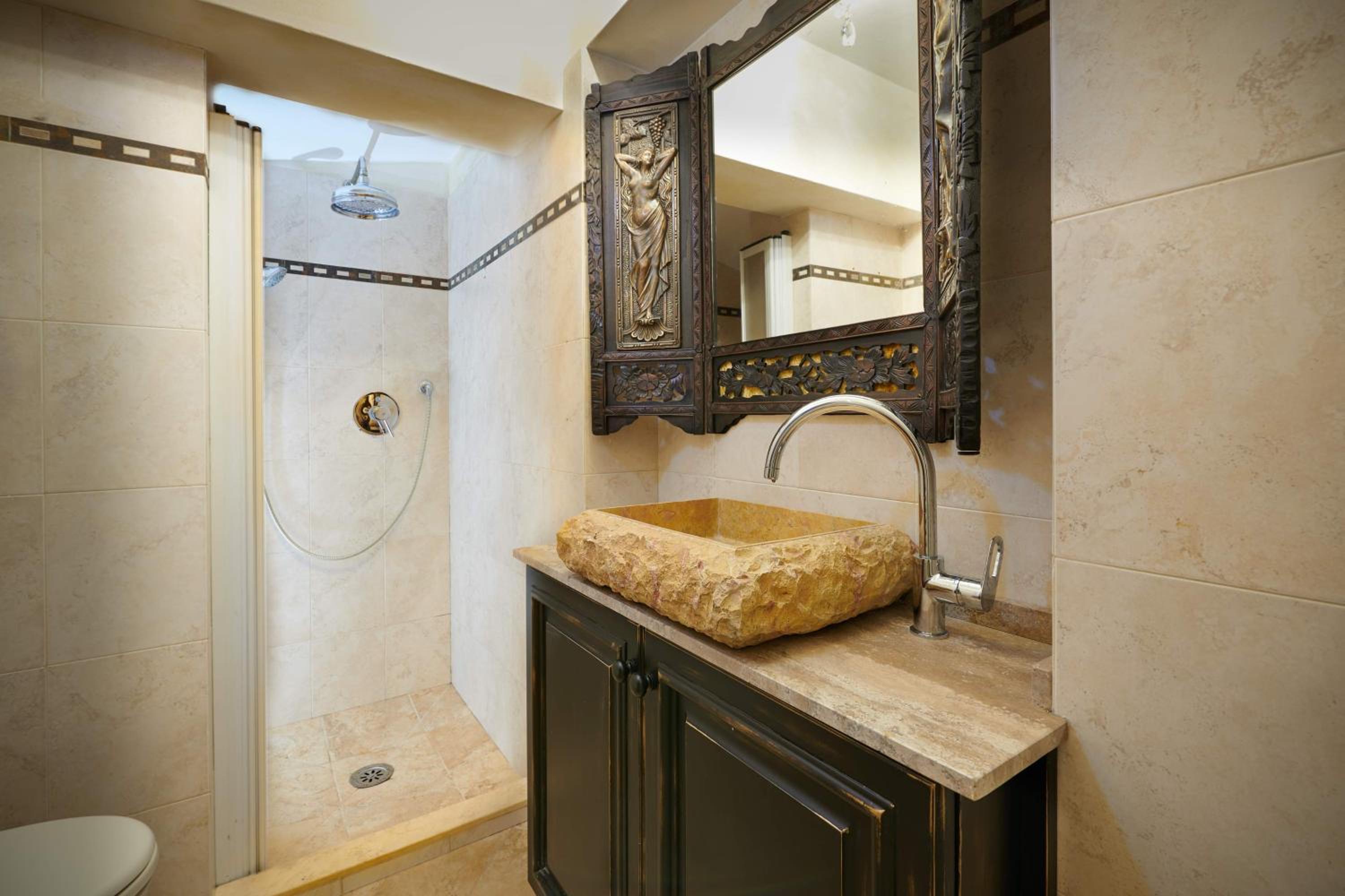 Leoni Suite by Mmega