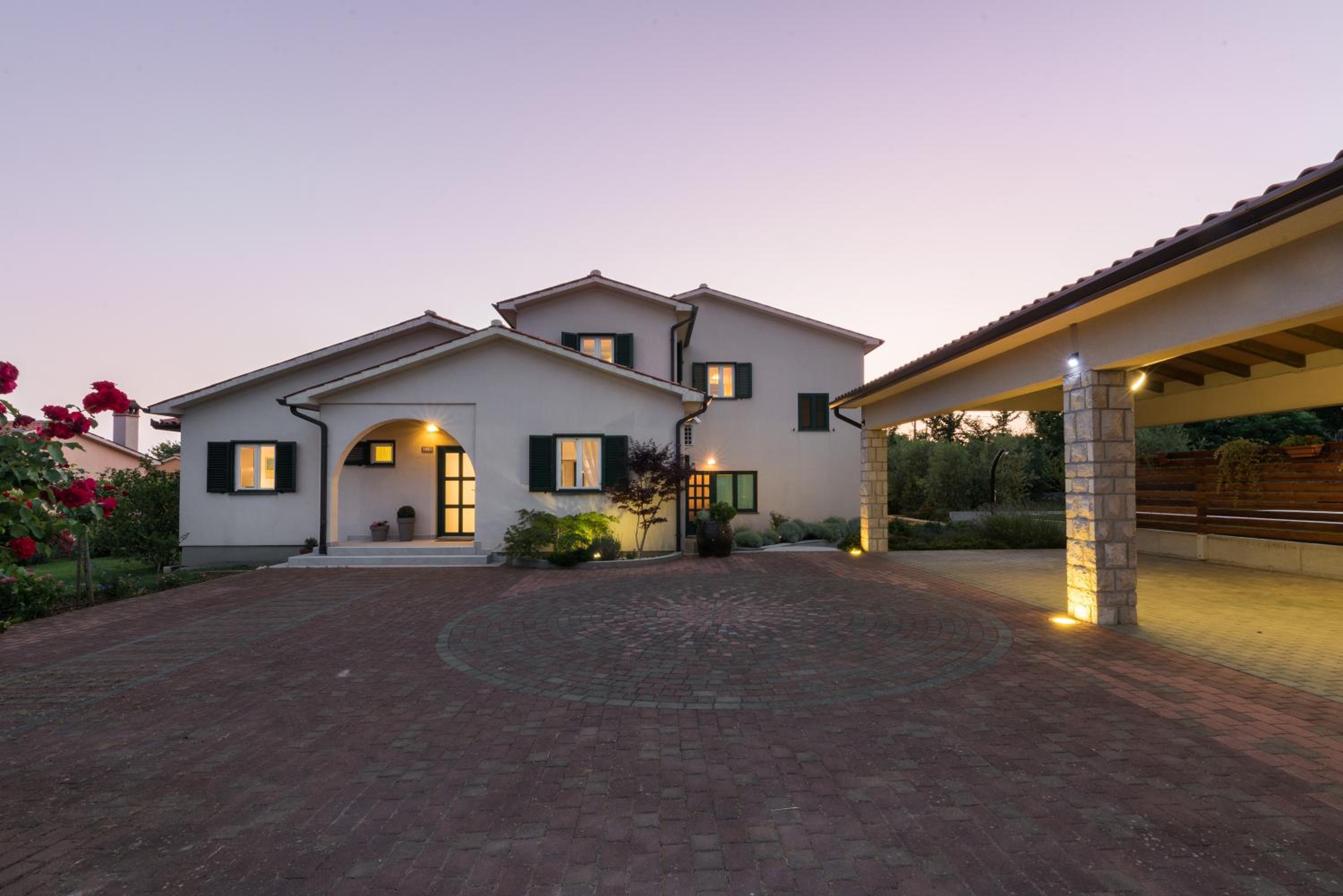 Holiday House OLIVE GROVE with pool and garden view 2