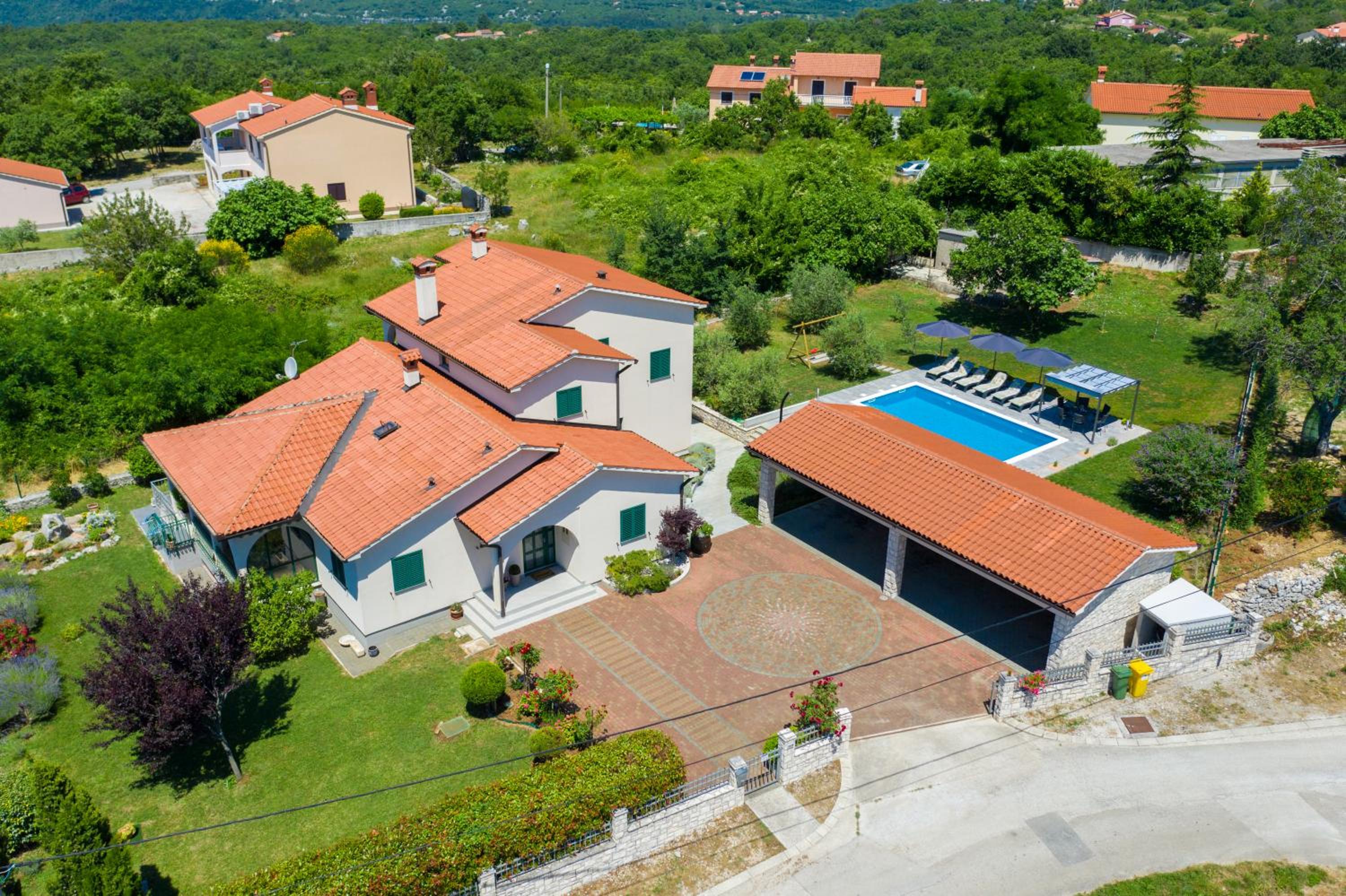 Holiday House OLIVE GROVE with pool and garden view 3
