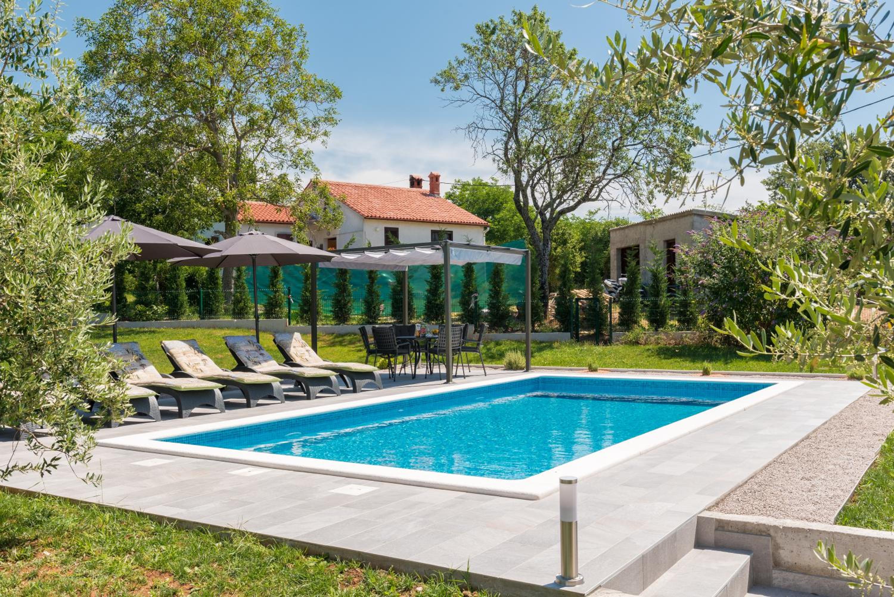Holiday House OLIVE GROVE with pool and garden view 5