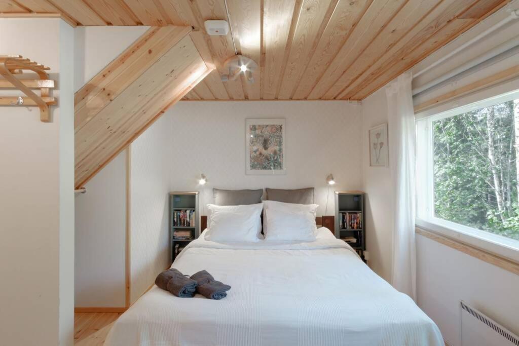 Sirpa's Artistic Nuuksio Retreat with Heated Pool