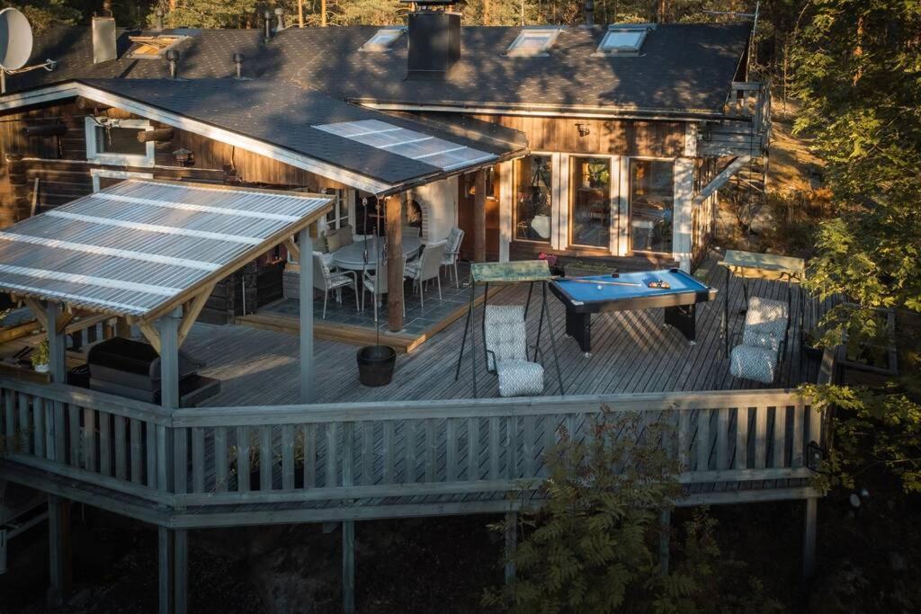 Sirpa's Artistic Nuuksio Retreat with Heated Pool