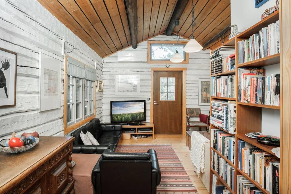 Sirpa's Artistic Nuuksio Retreat with Heated Pool