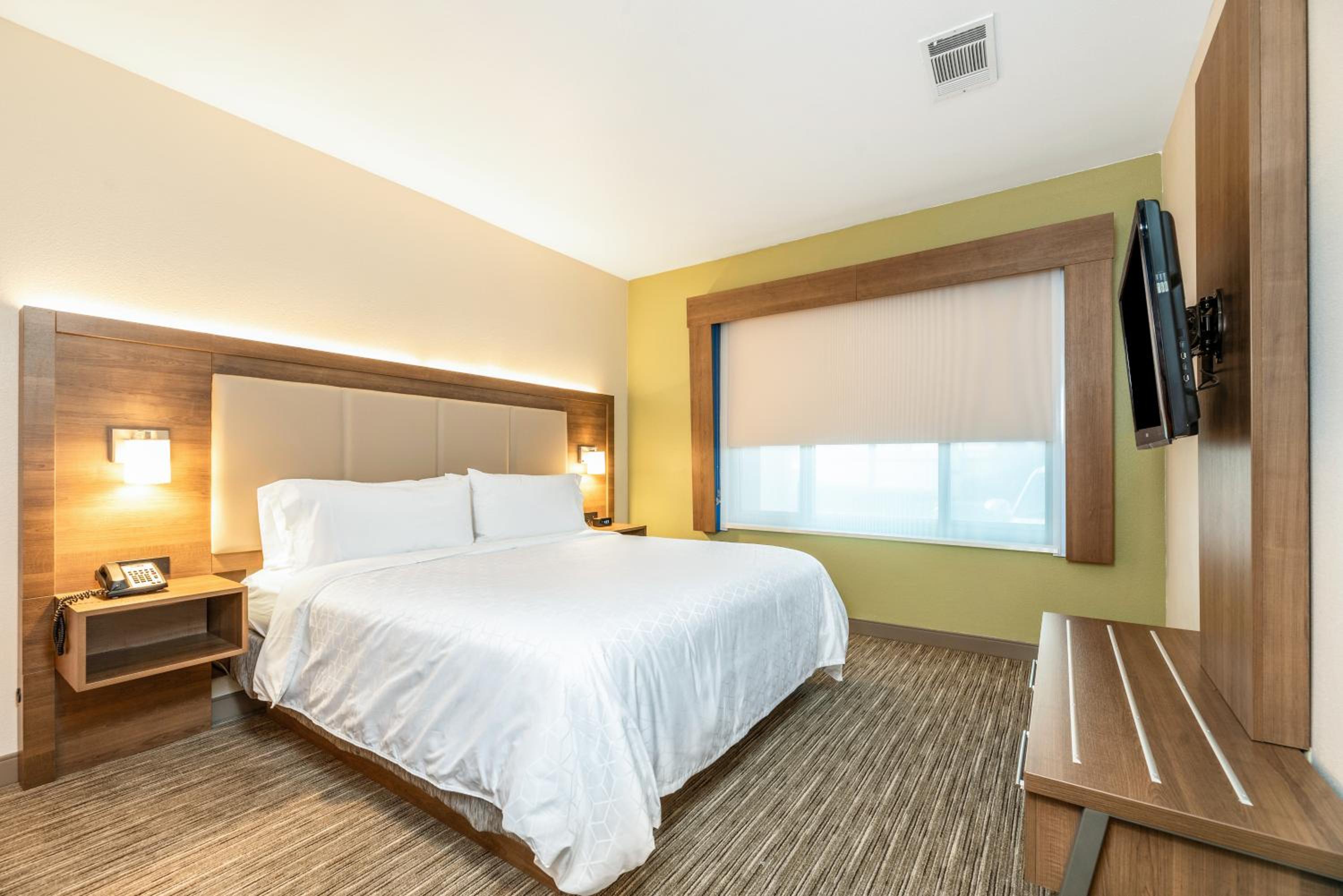 San Jose Vacations - Holiday Inn Express Fremont - Milpitas Central, an IHG Hotel - Property Image 4