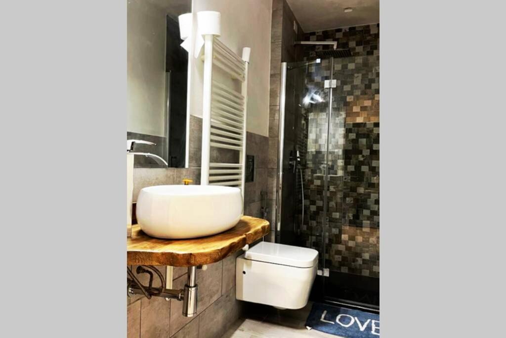 Auri's Home en Volastra — bathroom