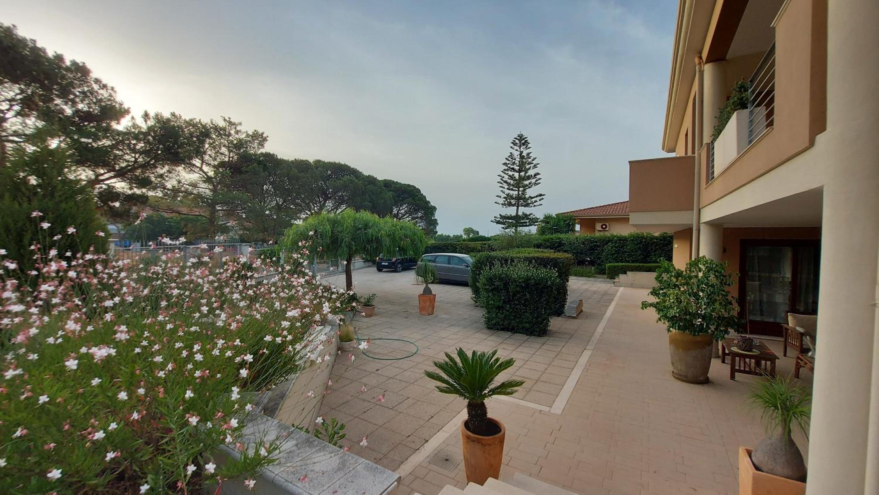 Villa Luigi a Poggio dei Pini, alloggio con giardino e posto auto view 3