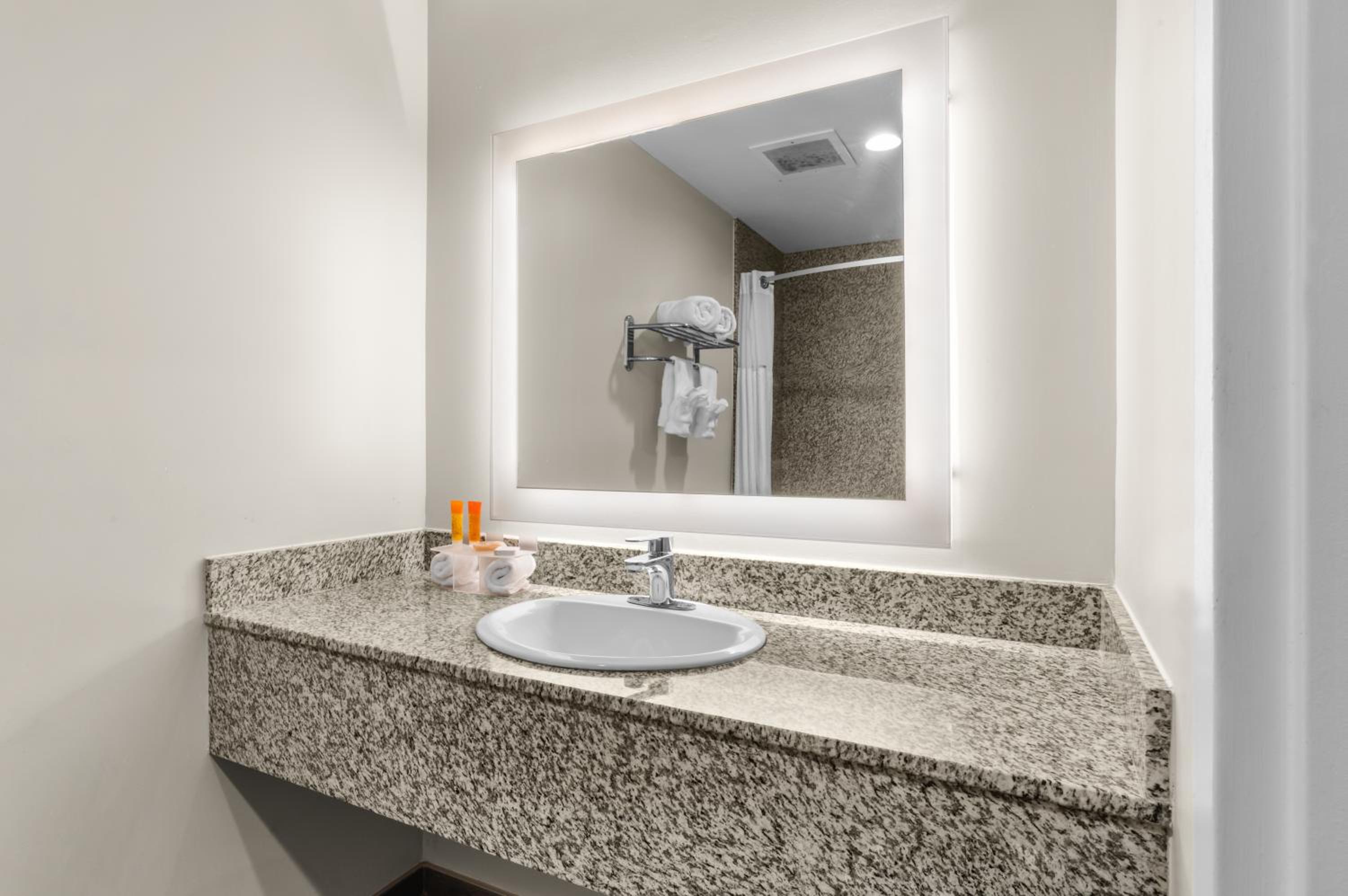 Hotel Aura SFO Airport FREE SHUTTLE - Property Image 3