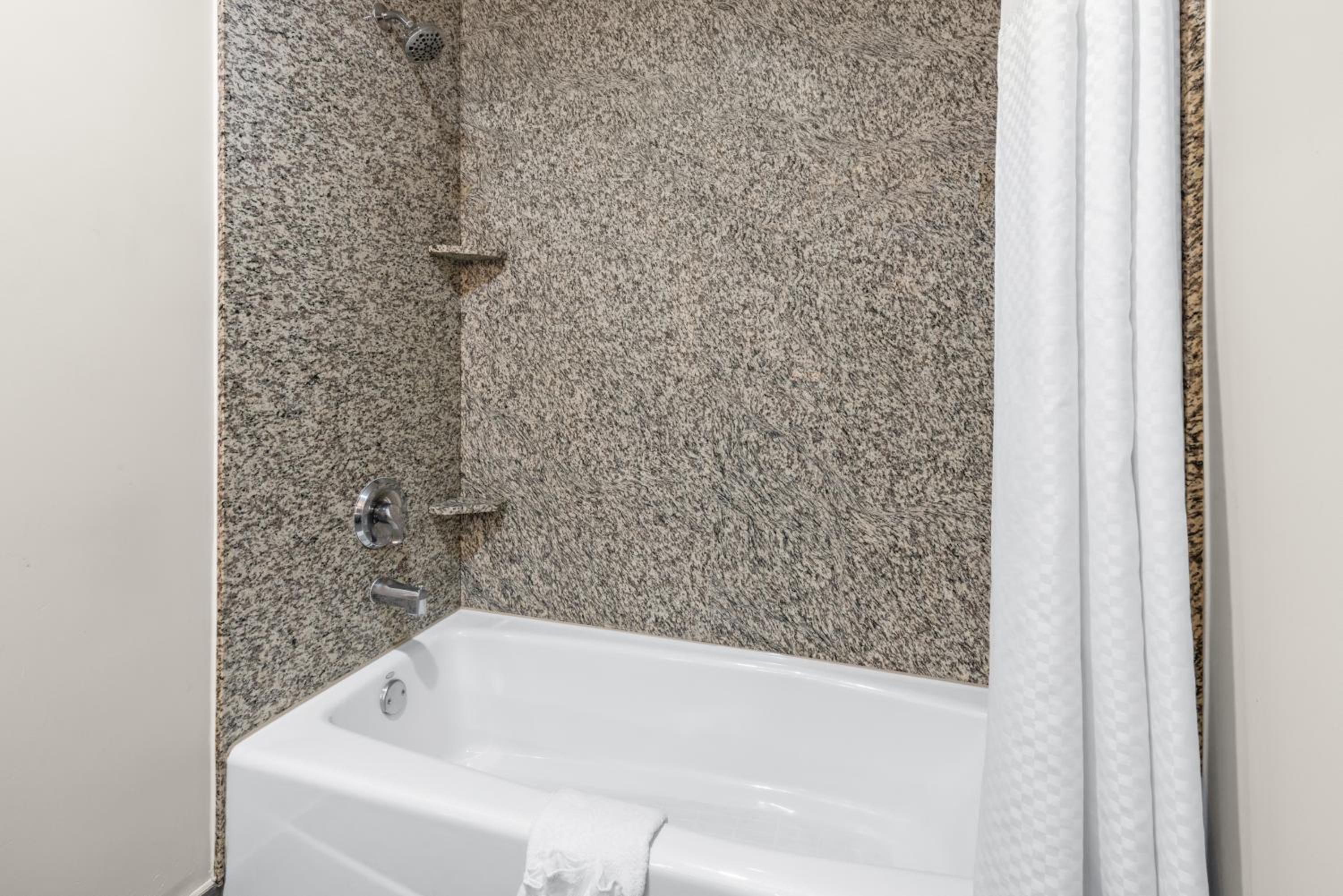 Hotel Aura SFO Airport FREE SHUTTLE - Property Image 6