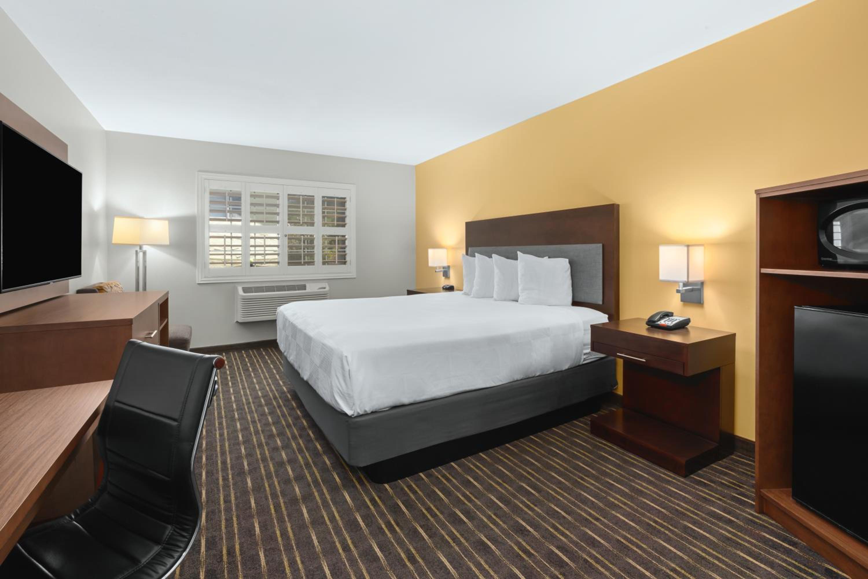 Hotel Aura SFO Airport FREE SHUTTLE - Property Image 4