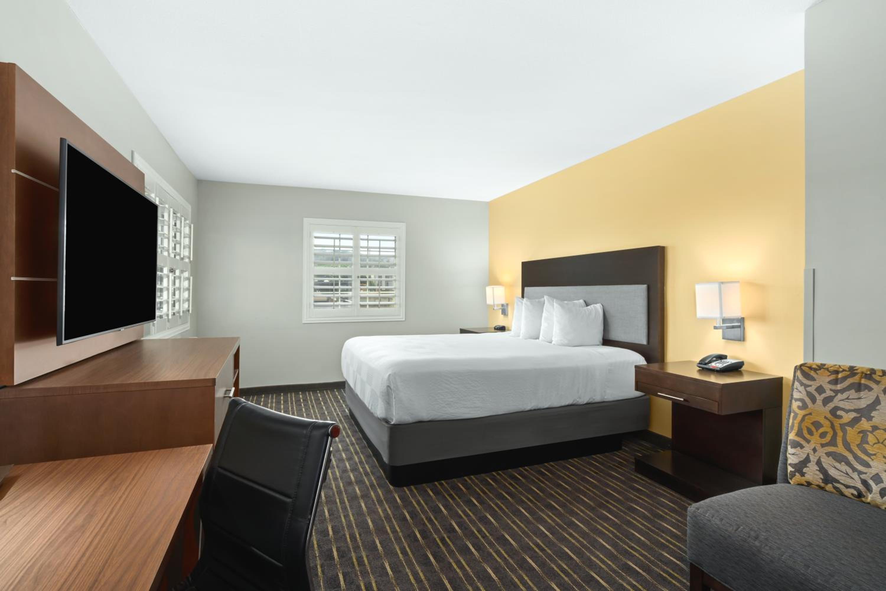 Hotel Aura SFO Airport FREE SHUTTLE - Property Image 12