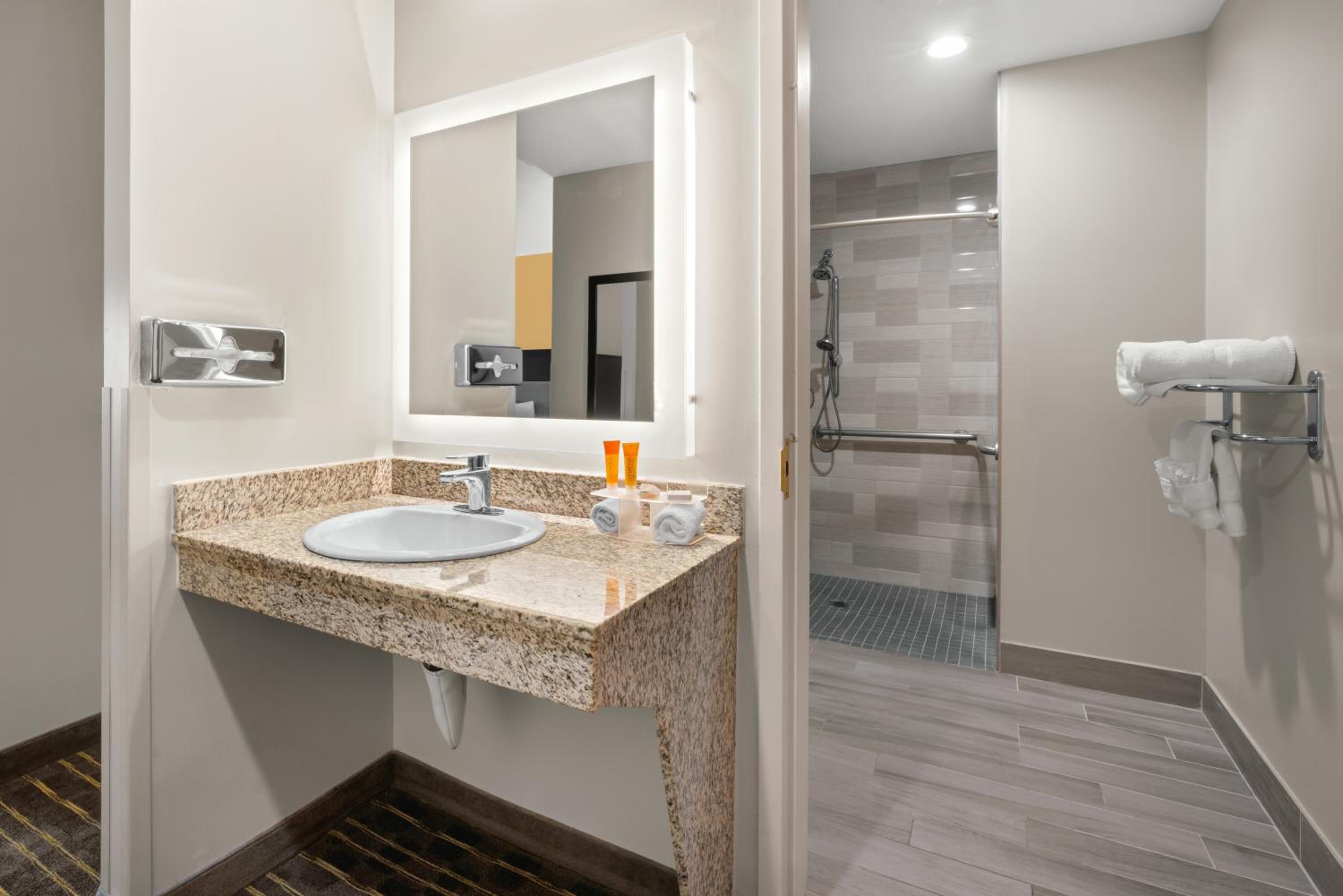 Hotel Aura SFO Airport FREE SHUTTLE - Property Image 18