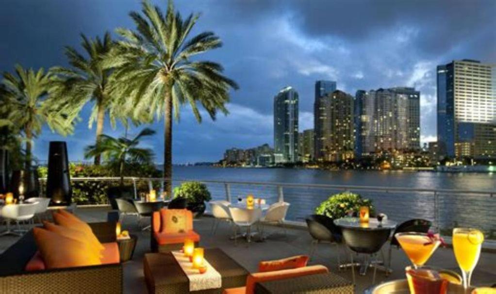 Luxury Waterfront Condo At Icon-Brickell-sea view-Free Spa & Gym