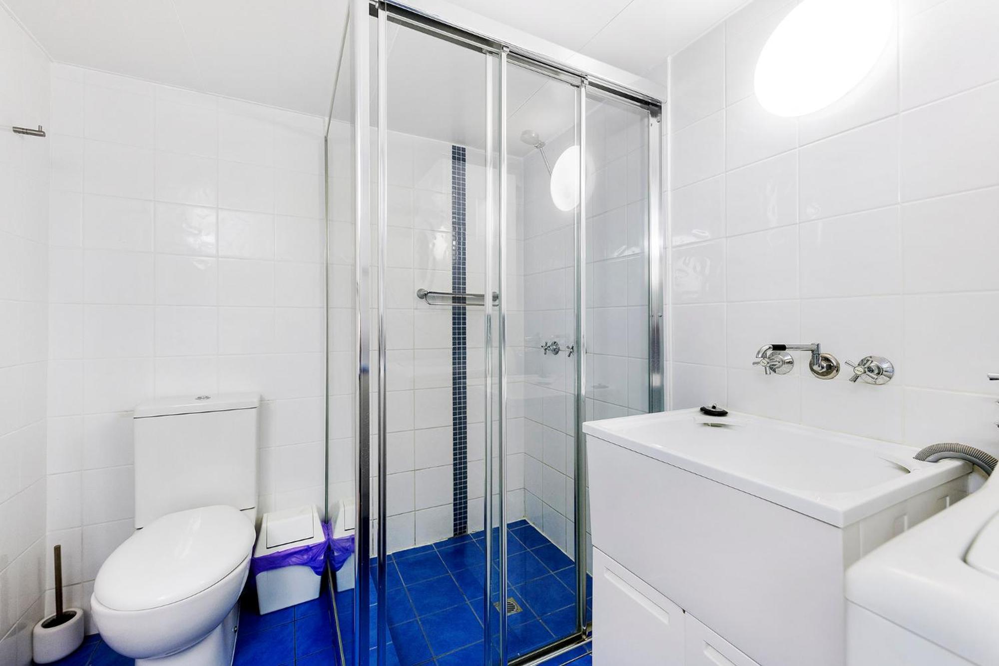 Surfers Paradise- meters from the beach!
