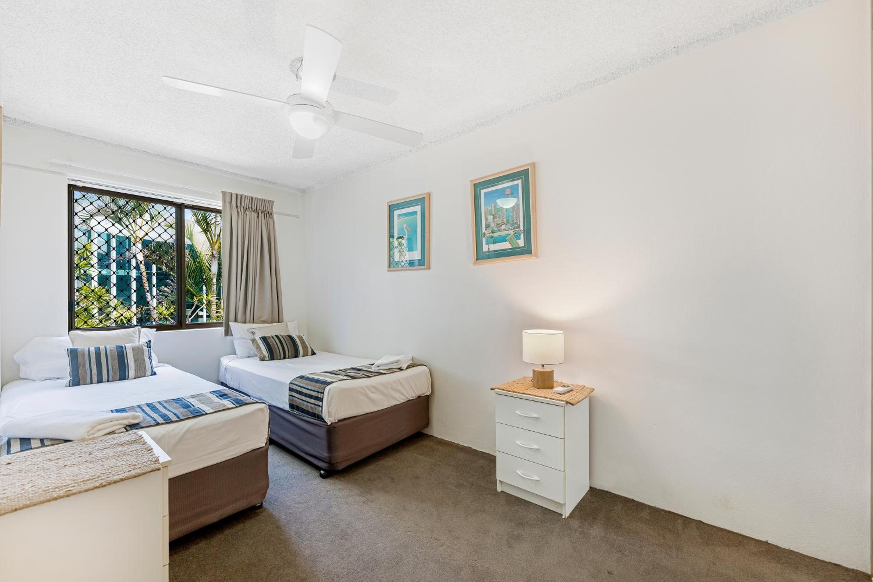 Surfers Paradise- meters from the beach!