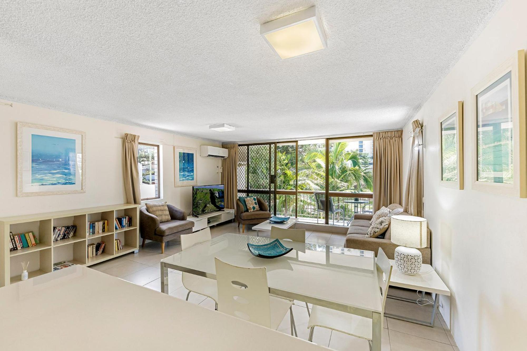 Surfers Paradise- meters from the beach!