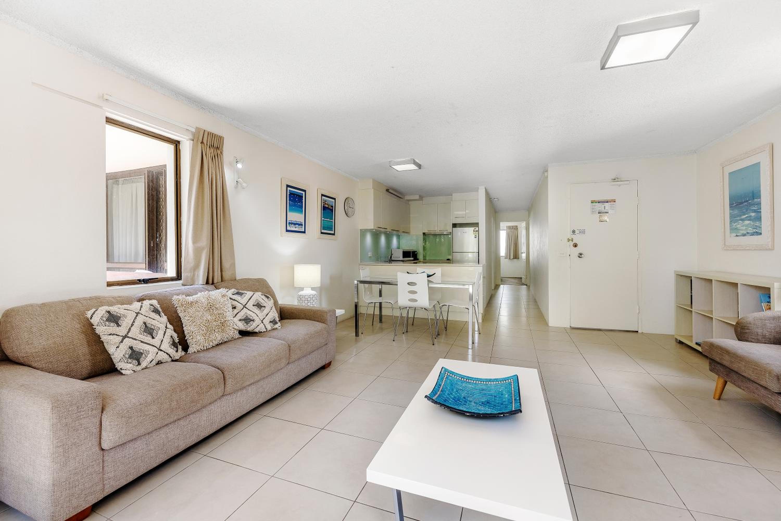 Surfers Paradise- meters from the beach!